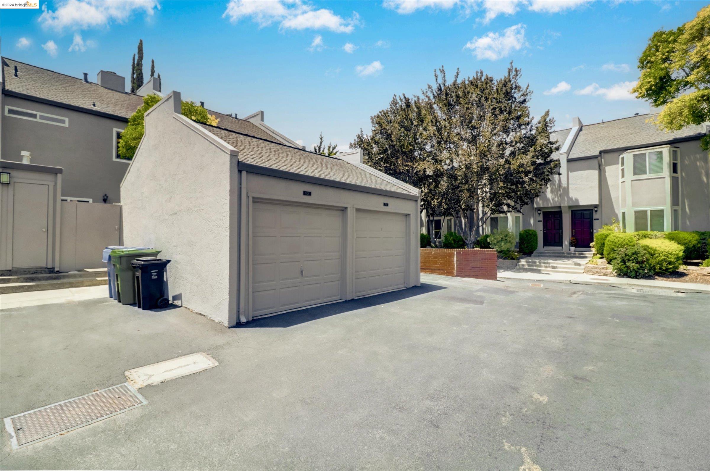 2738 Walnut Blvd