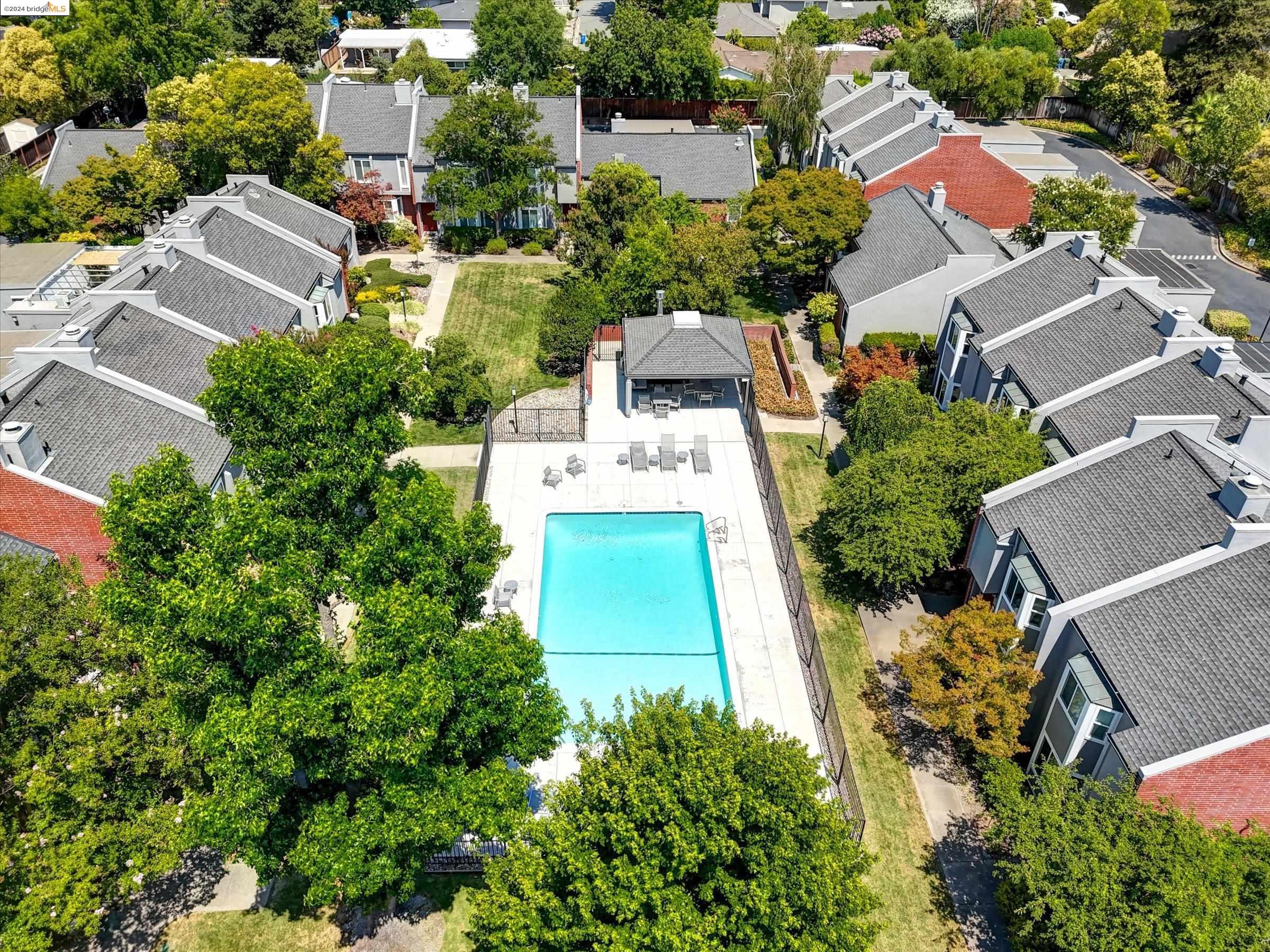2738 Walnut Blvd