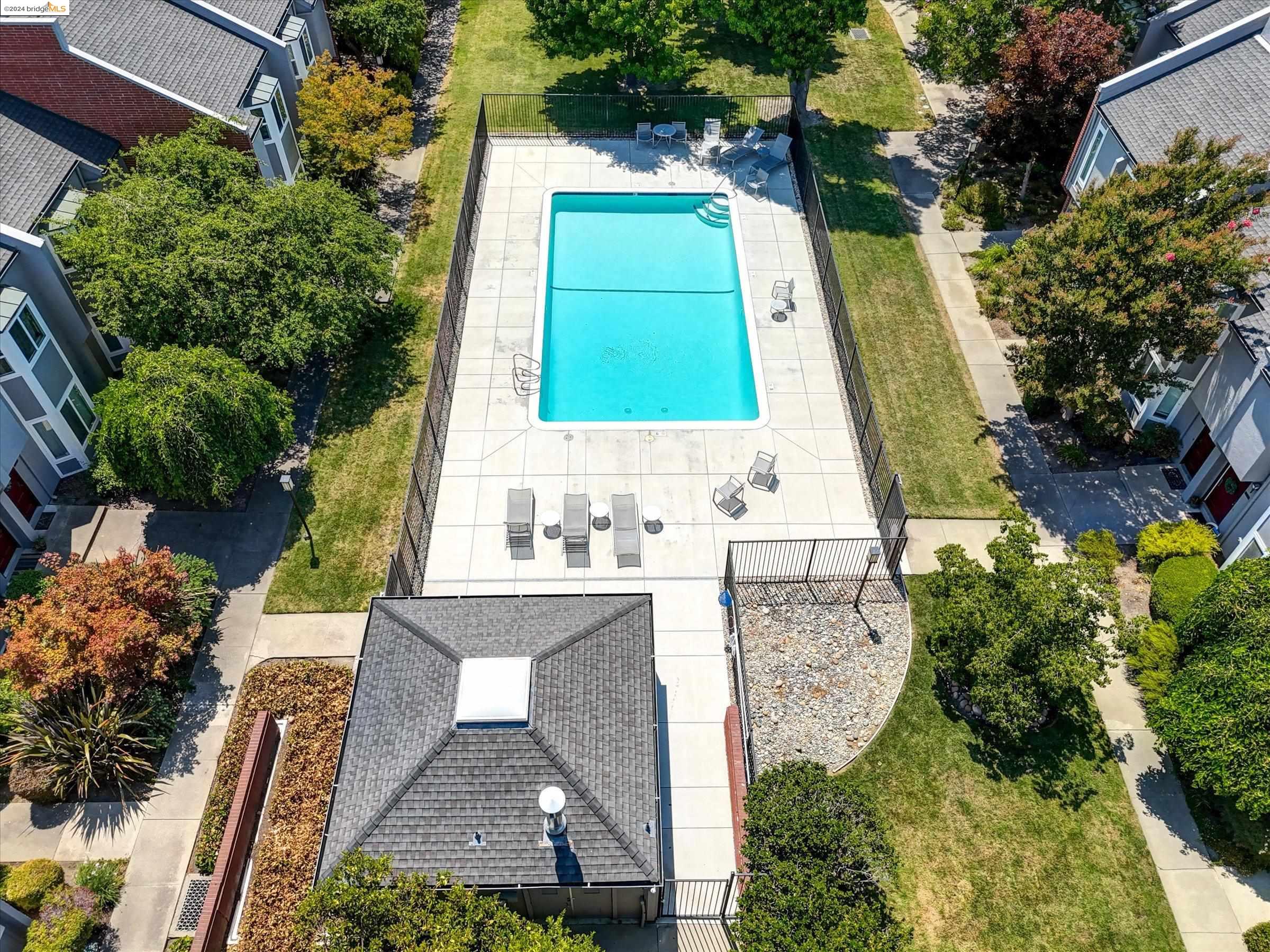 2738 Walnut Blvd