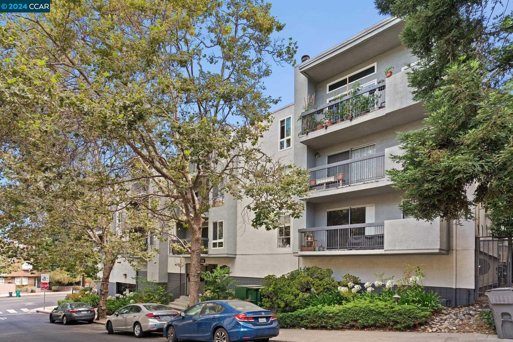 150 Pearl St # 220