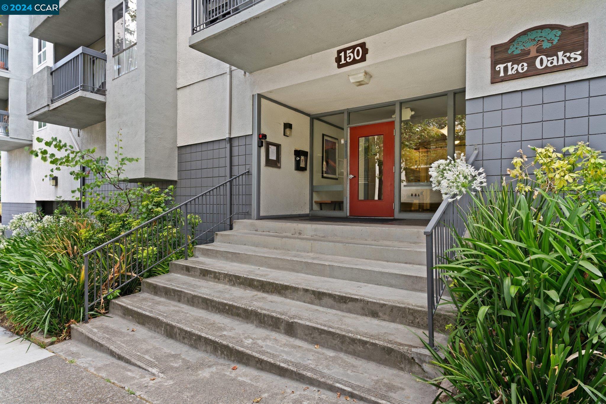 150 Pearl St # 220