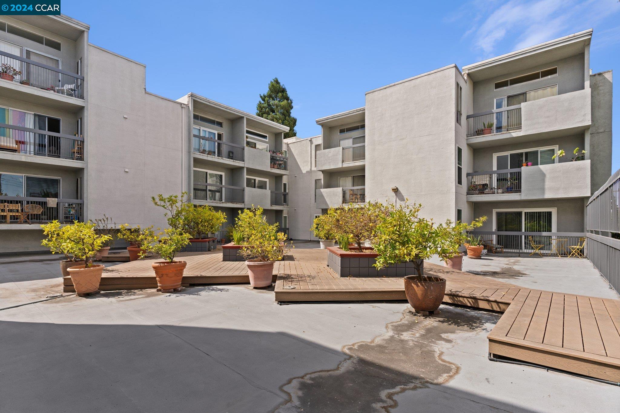 150 Pearl St # 220