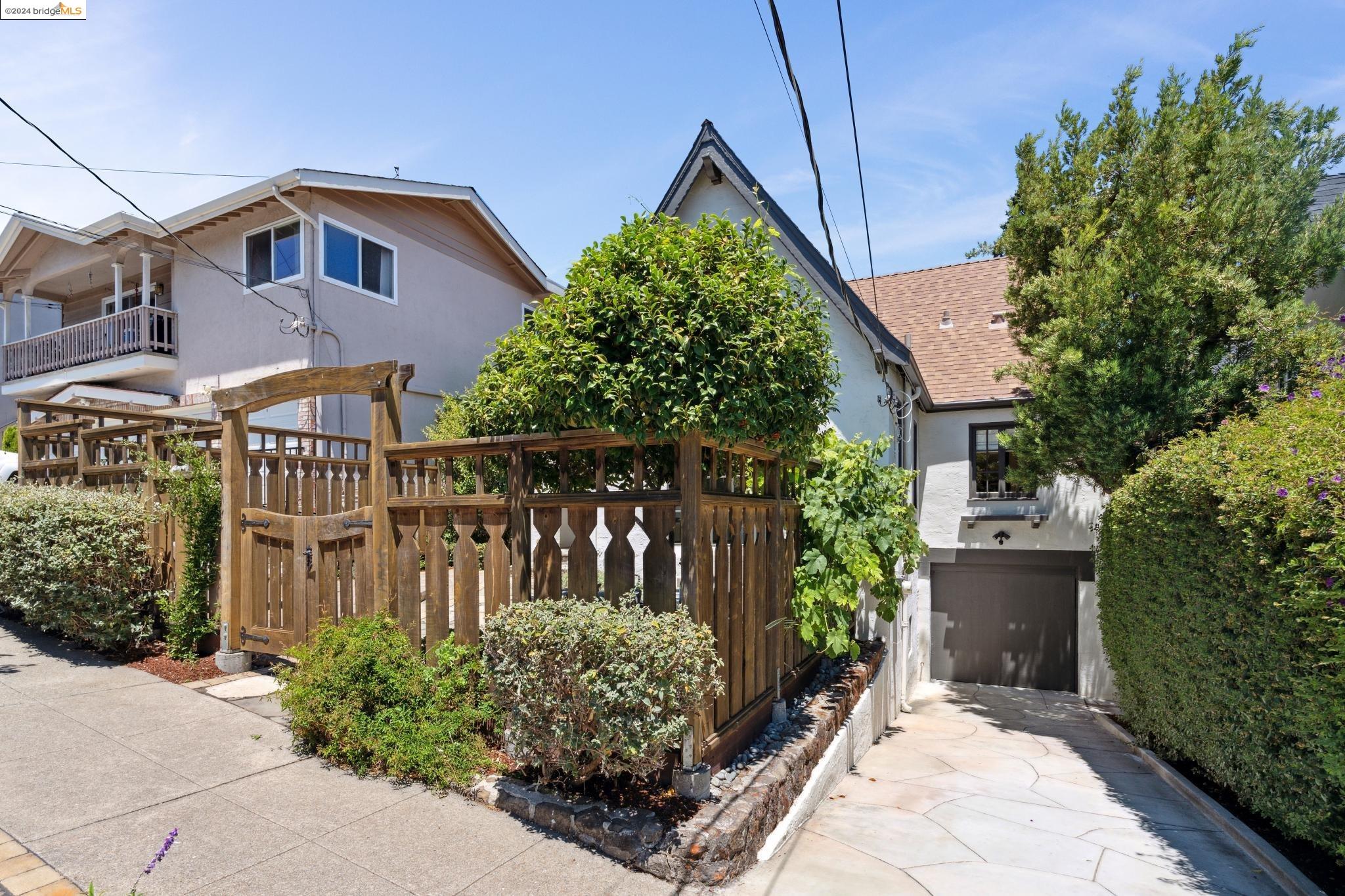 1132 Hollywood Ave
