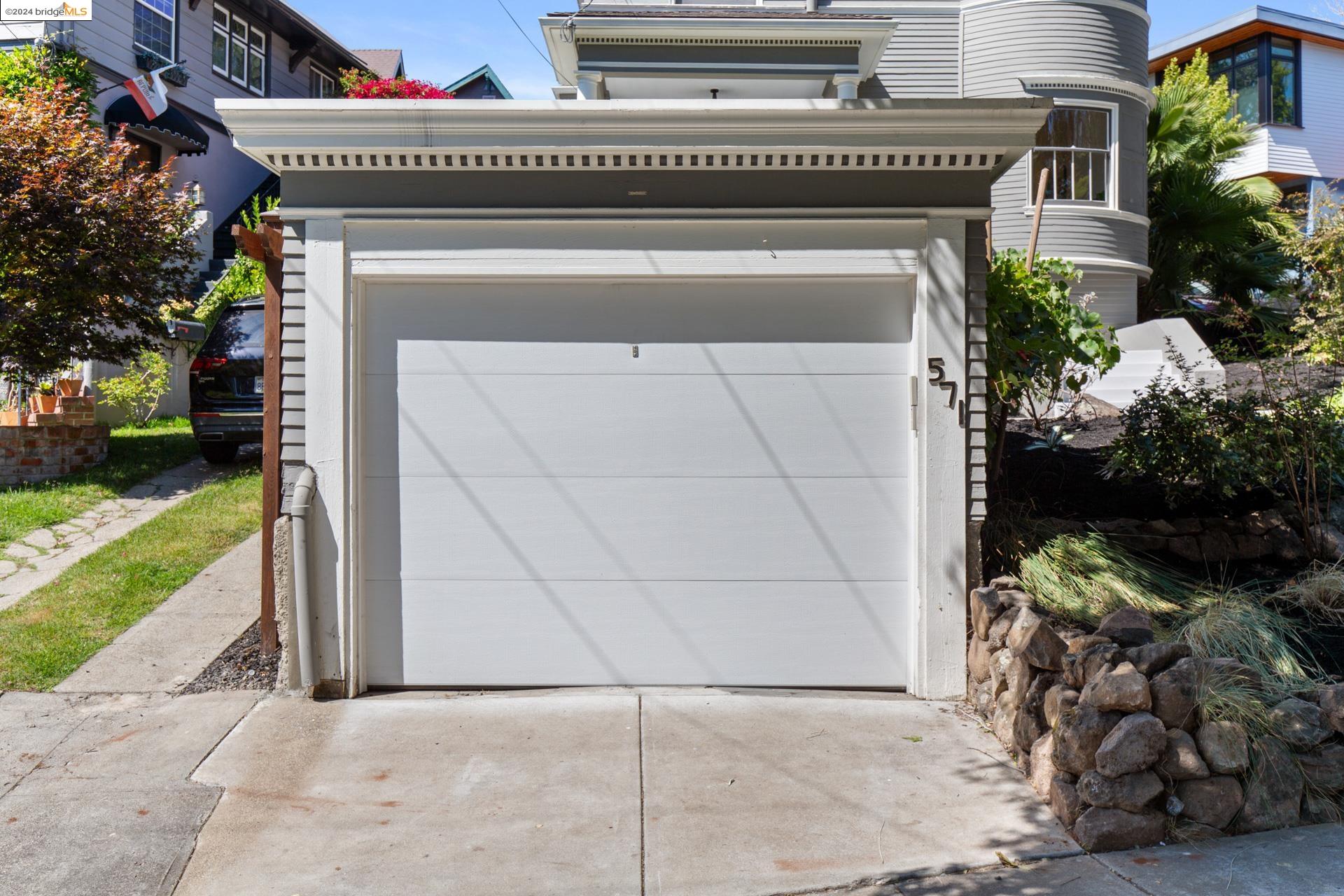 571 El Dorado Avenue