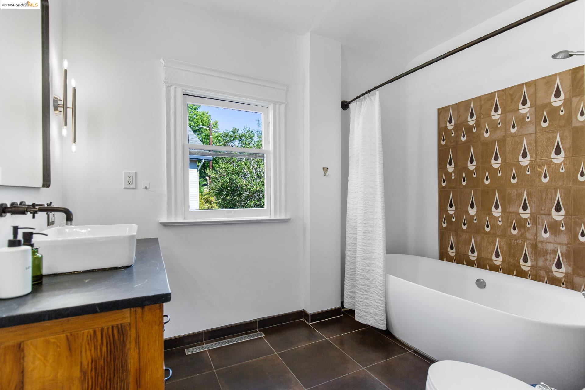 571 El Dorado Avenue