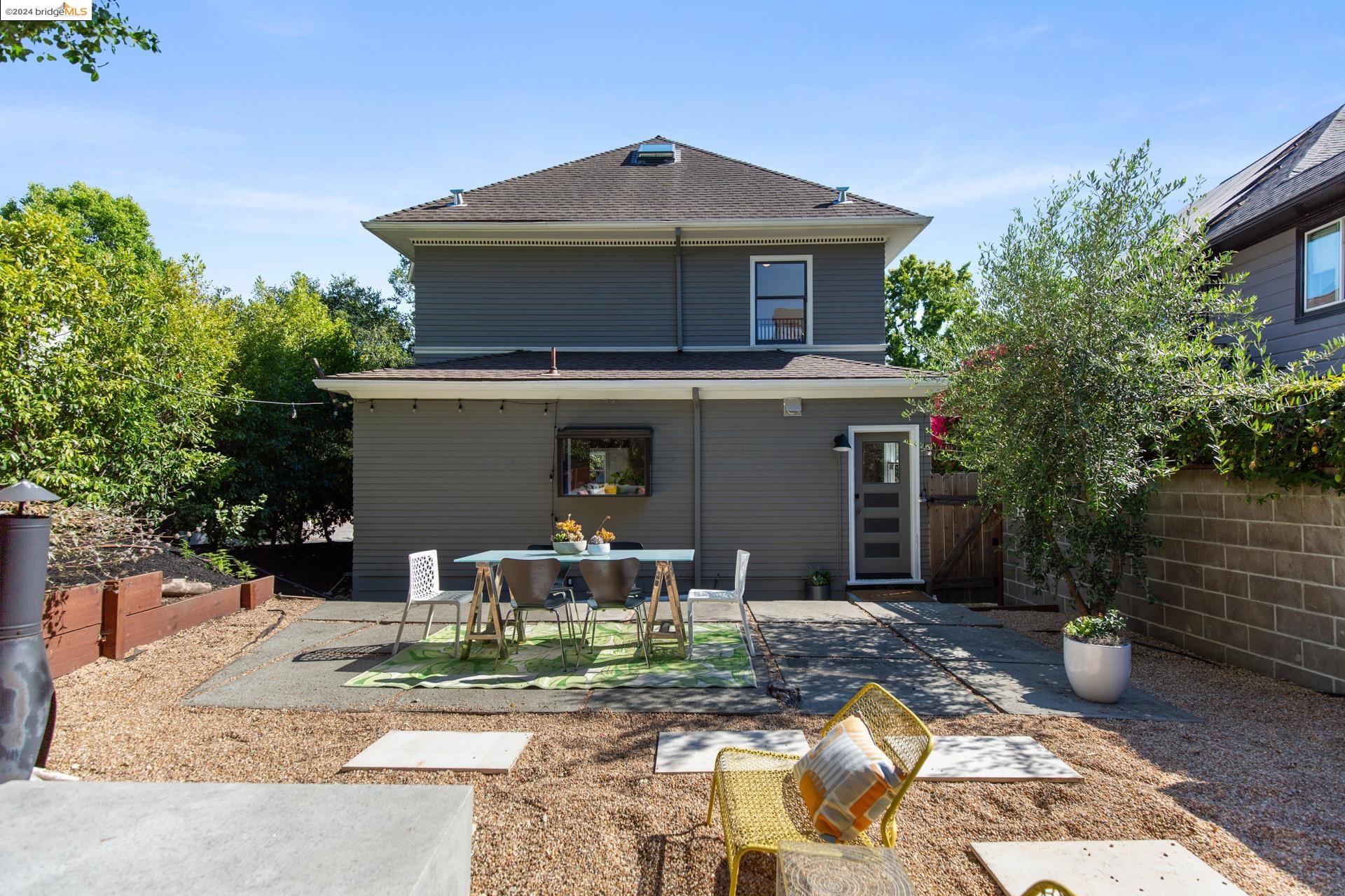 571 El Dorado Avenue