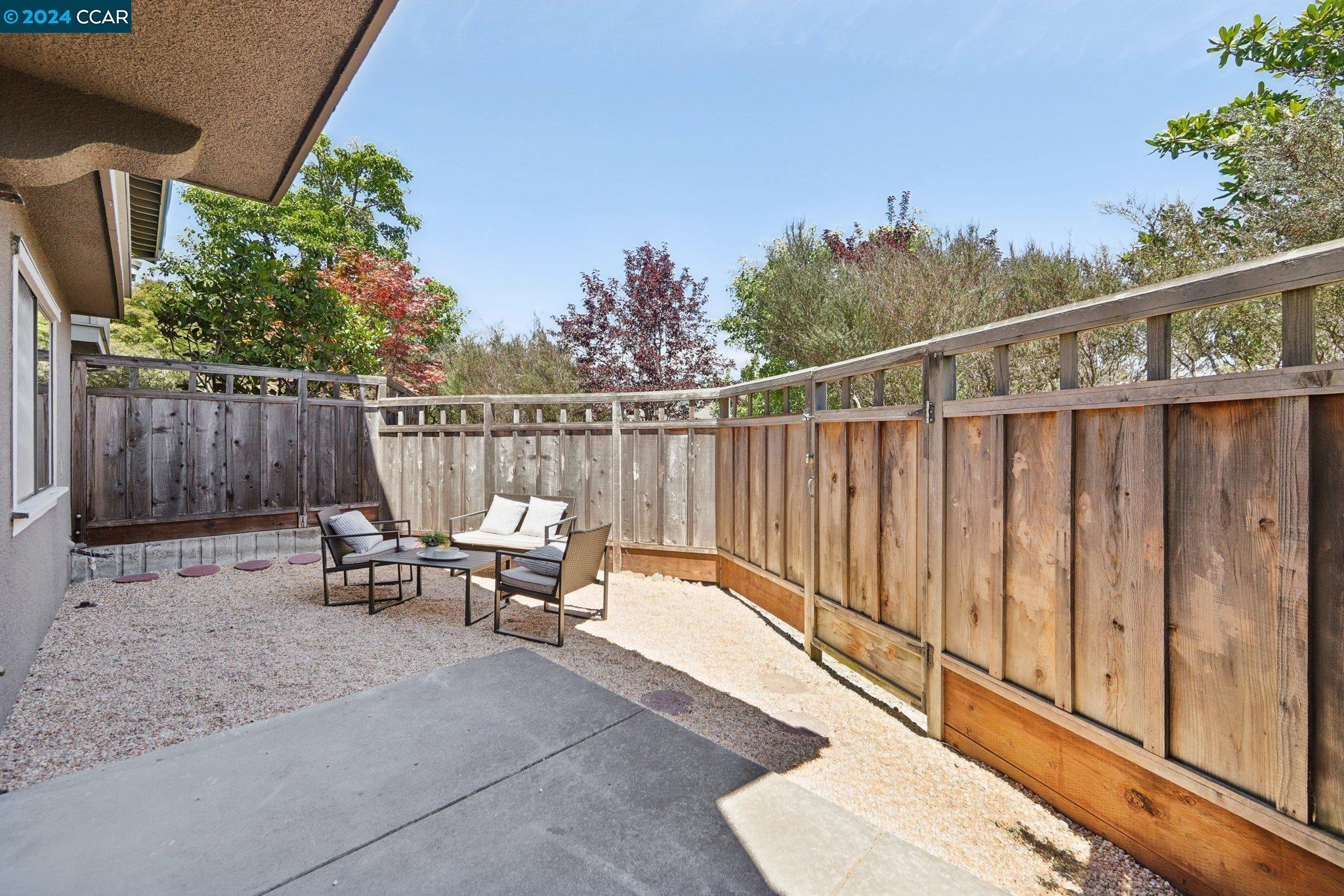 27 Windward Hill