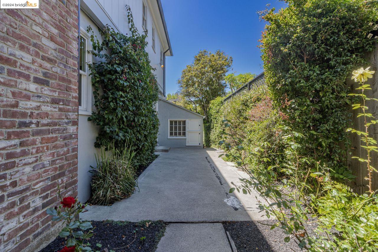 2744 Belrose