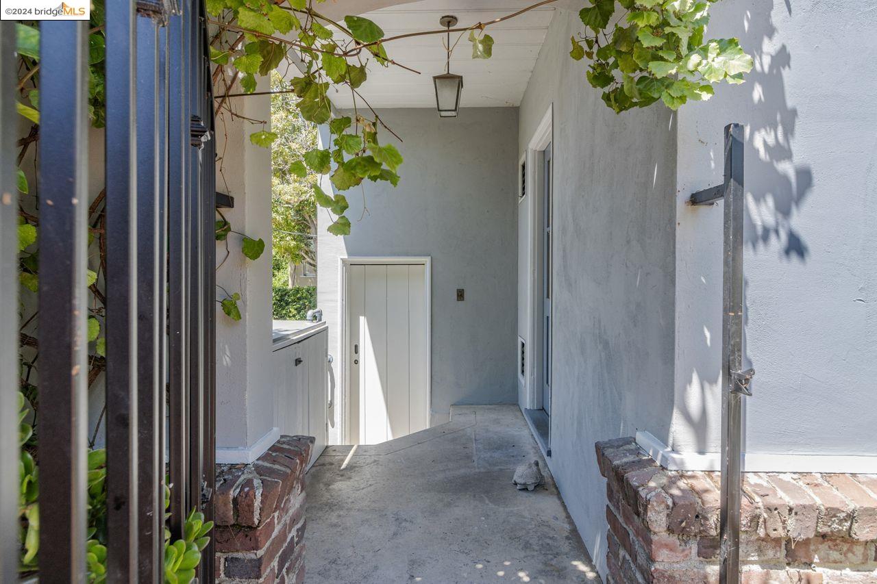 2744 Belrose