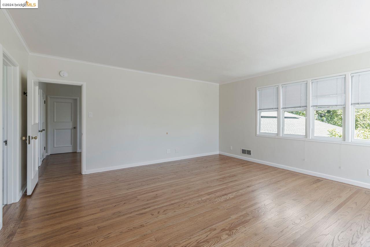 2744 Belrose