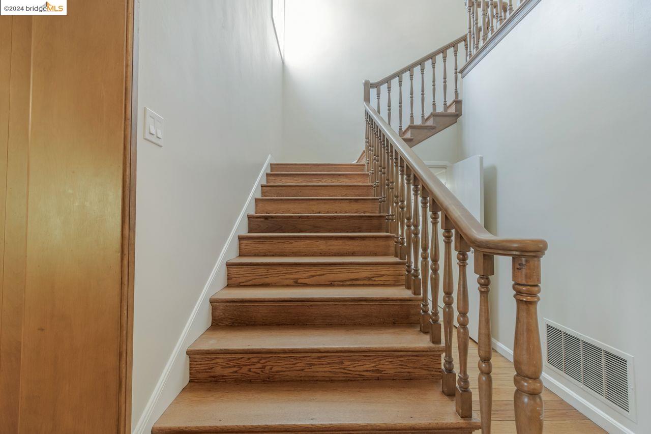 2744 Belrose