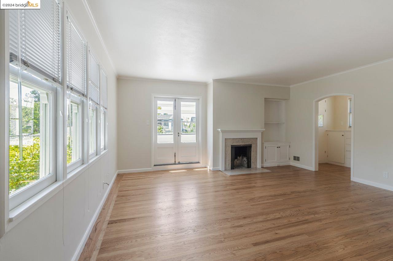 2744 Belrose