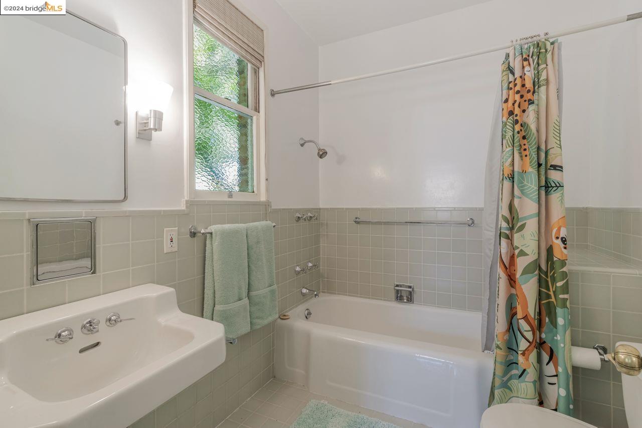 2744 Belrose