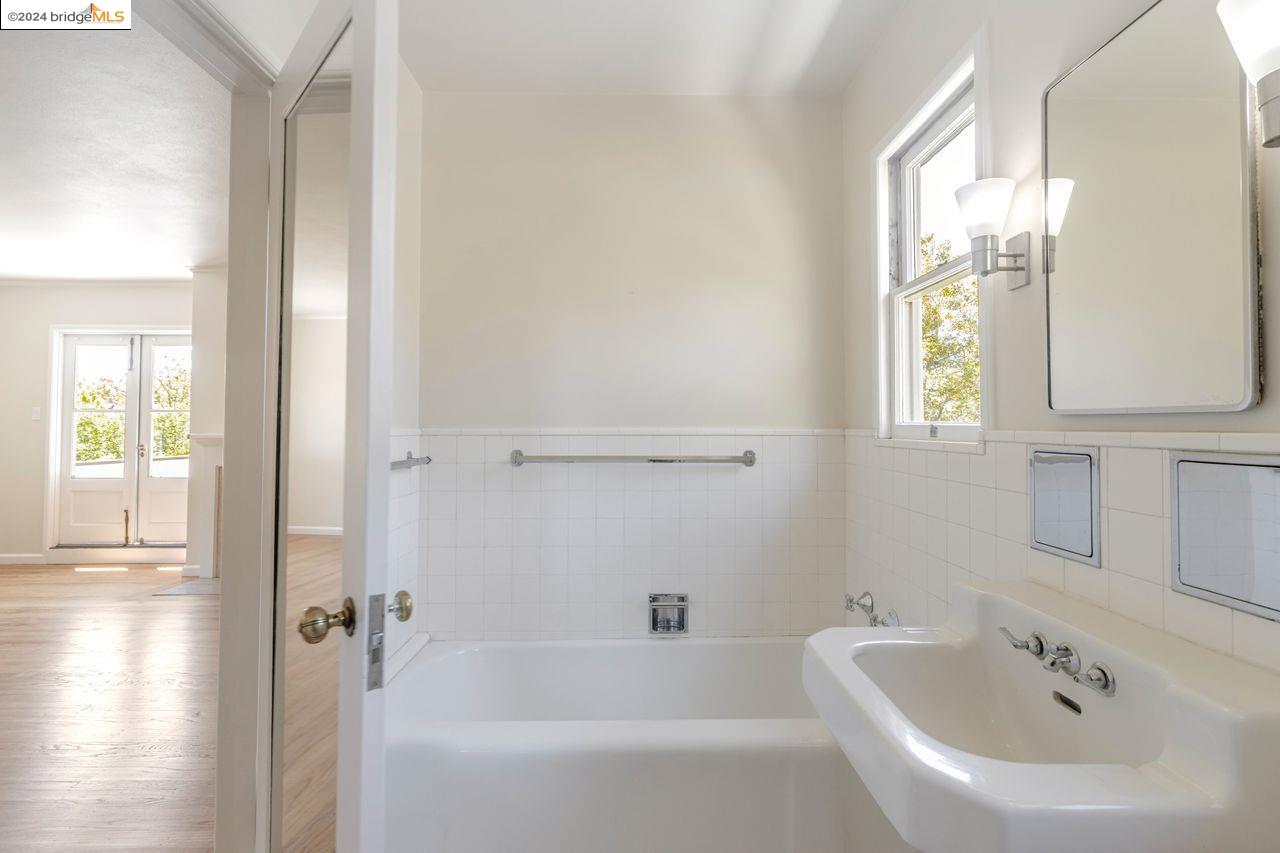 2744 Belrose