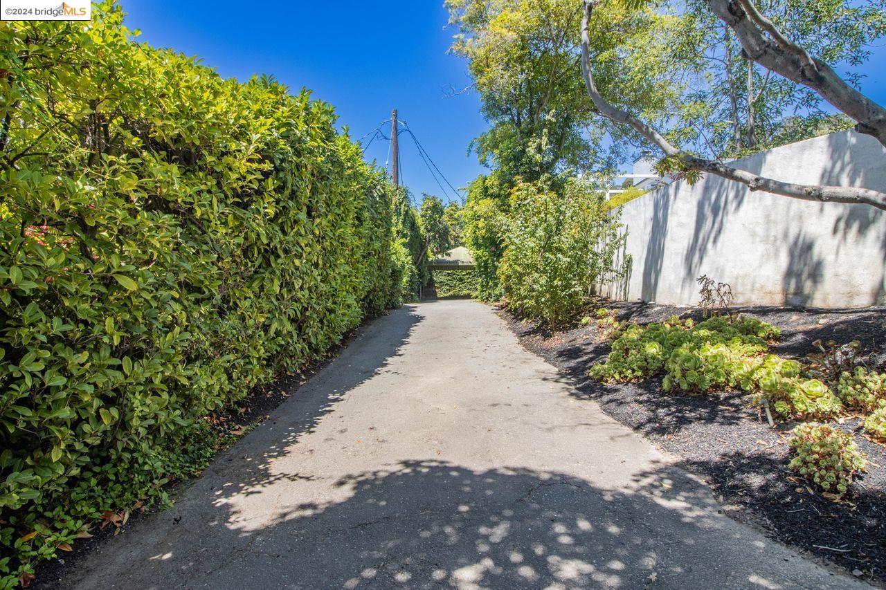 2744 Belrose