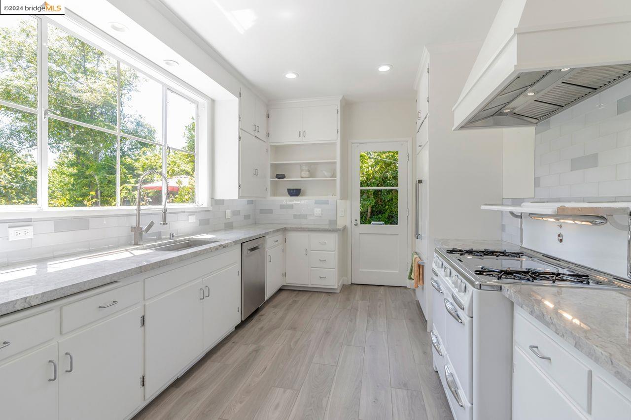 2744 Belrose