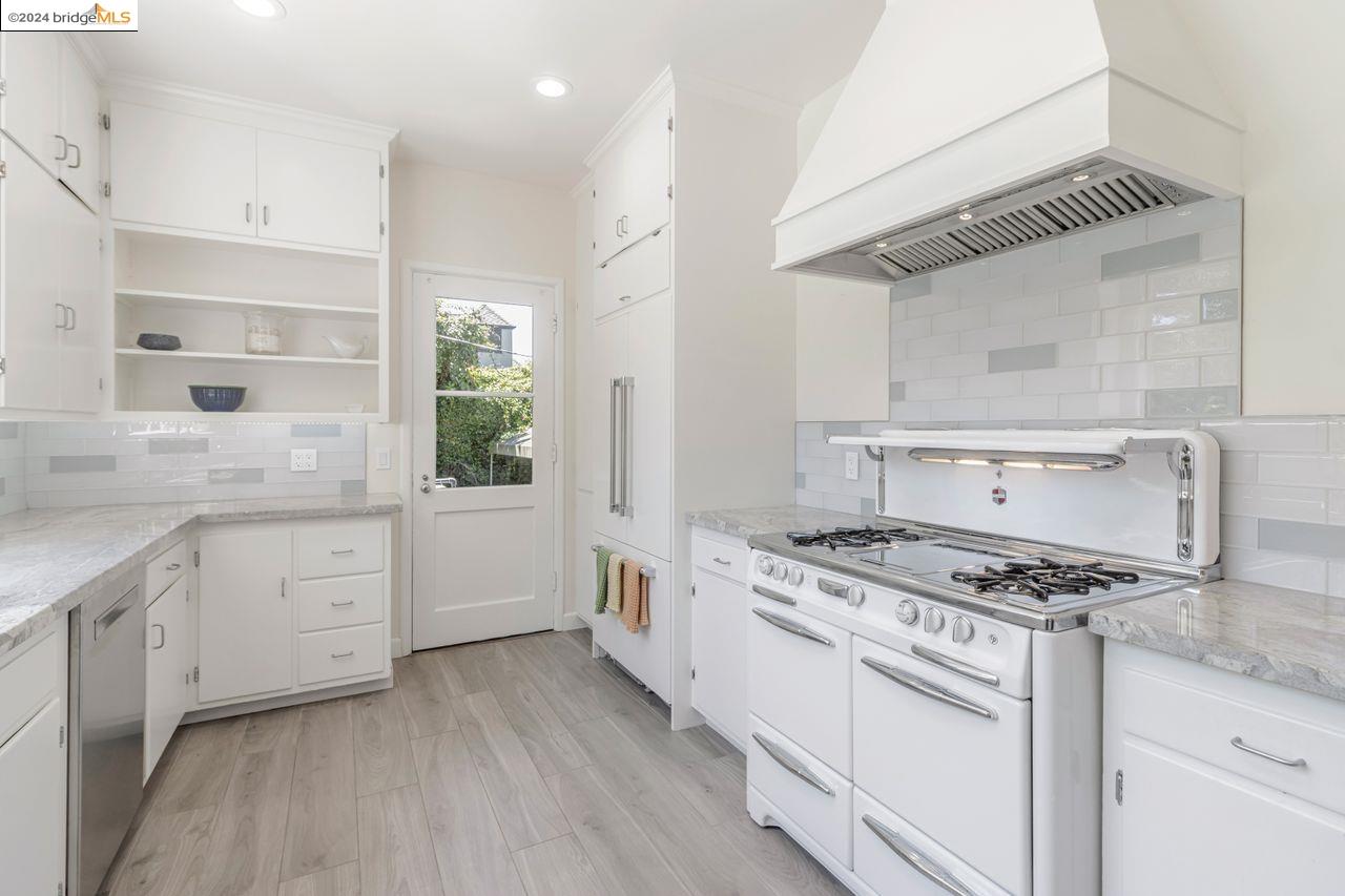2744 Belrose