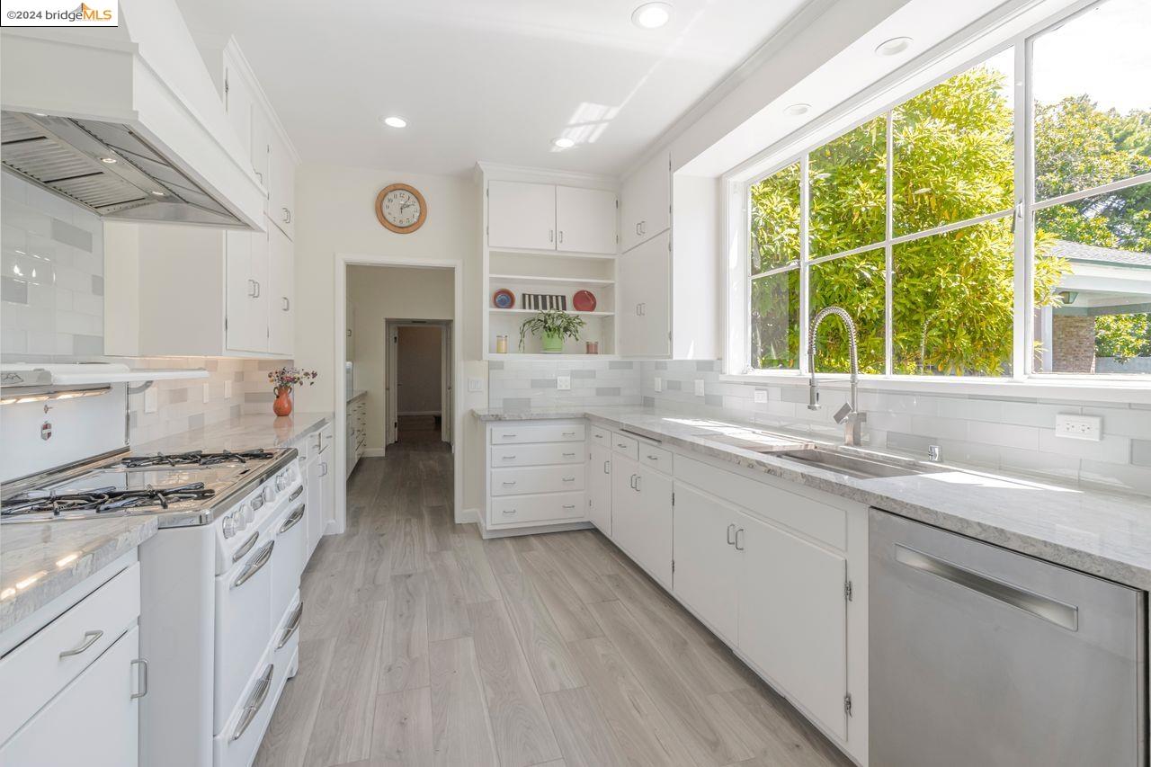 2744 Belrose