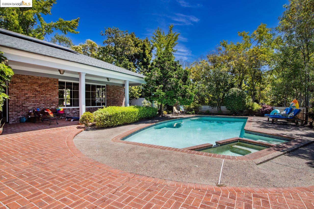 2744 Belrose