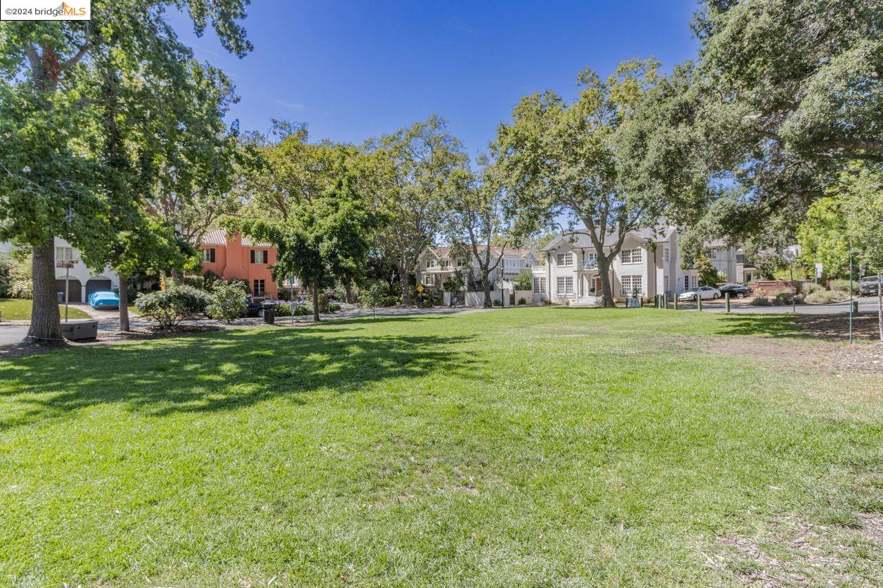 2744 Belrose