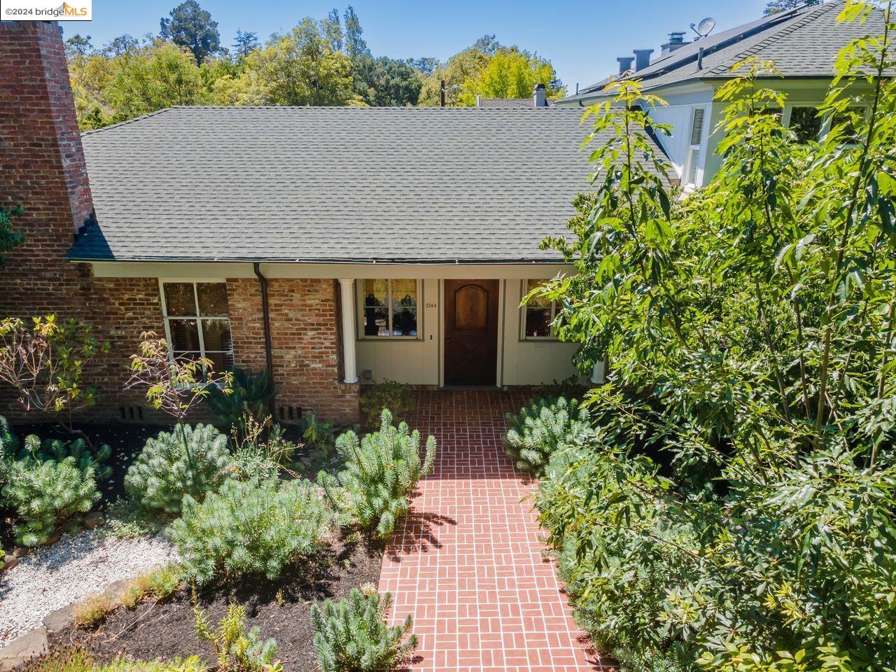 2744 Belrose