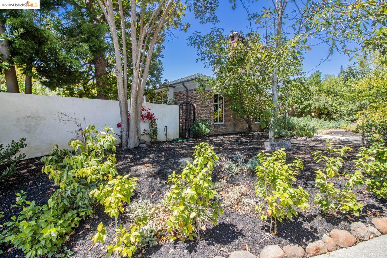2744 Belrose