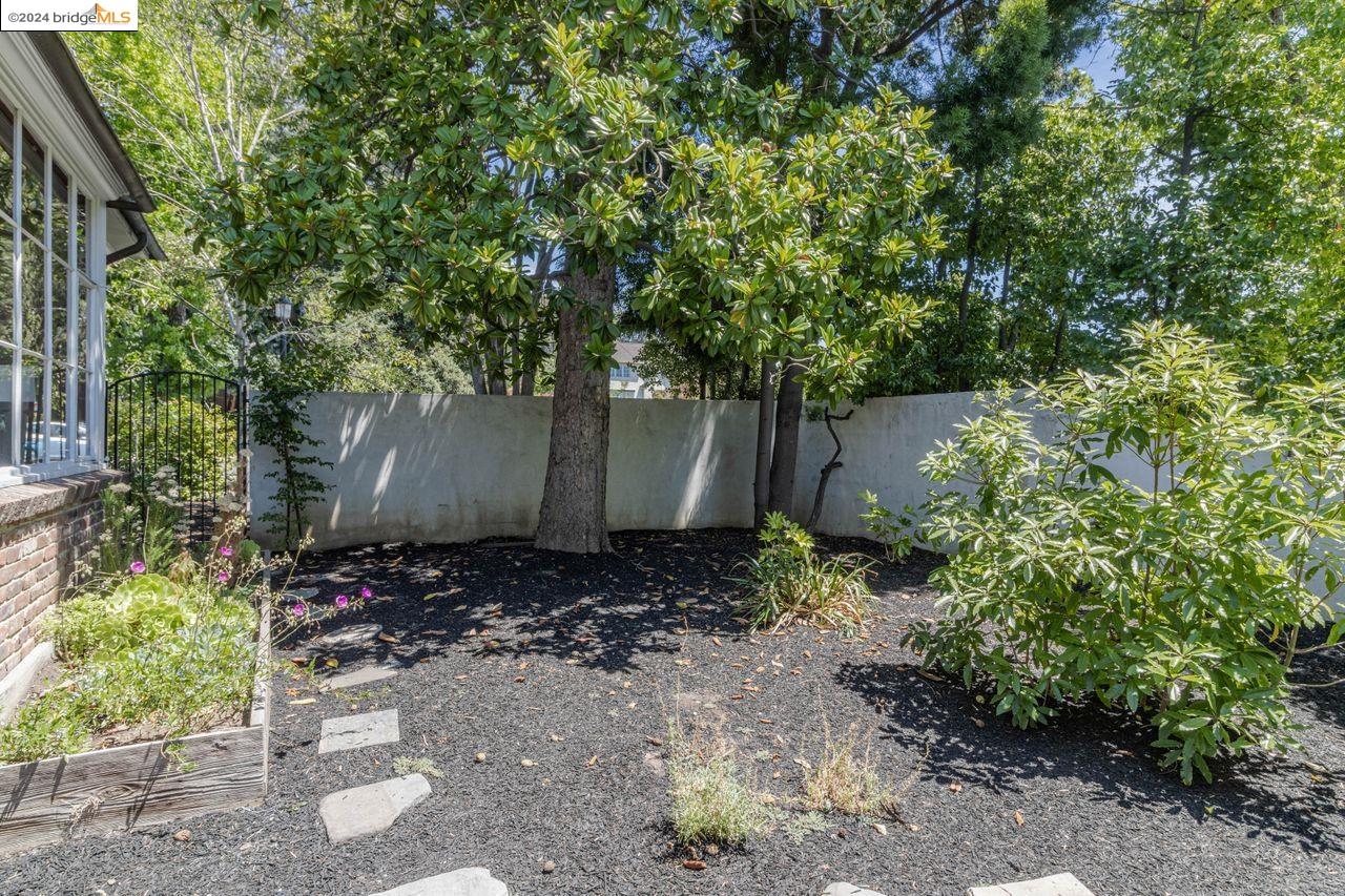 2744 Belrose