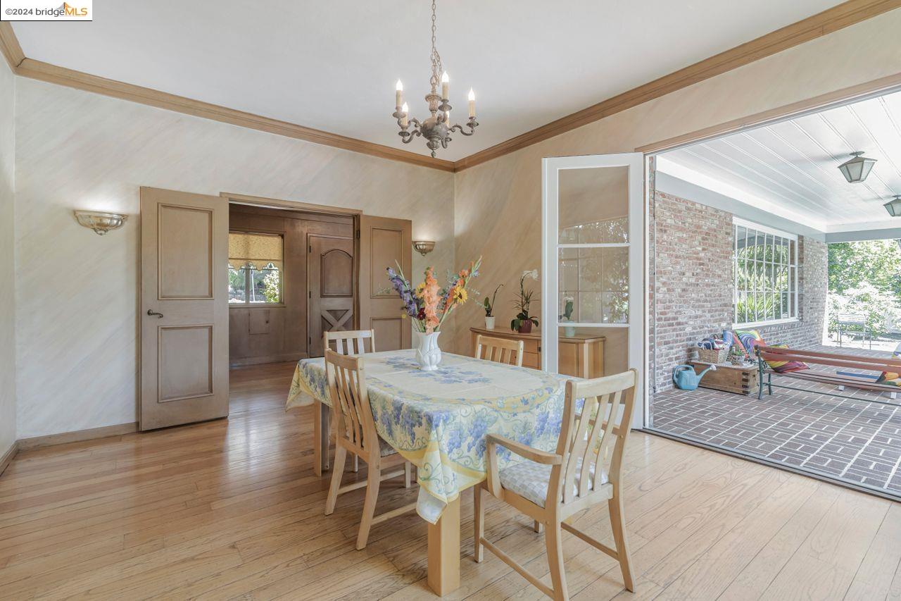 2744 Belrose