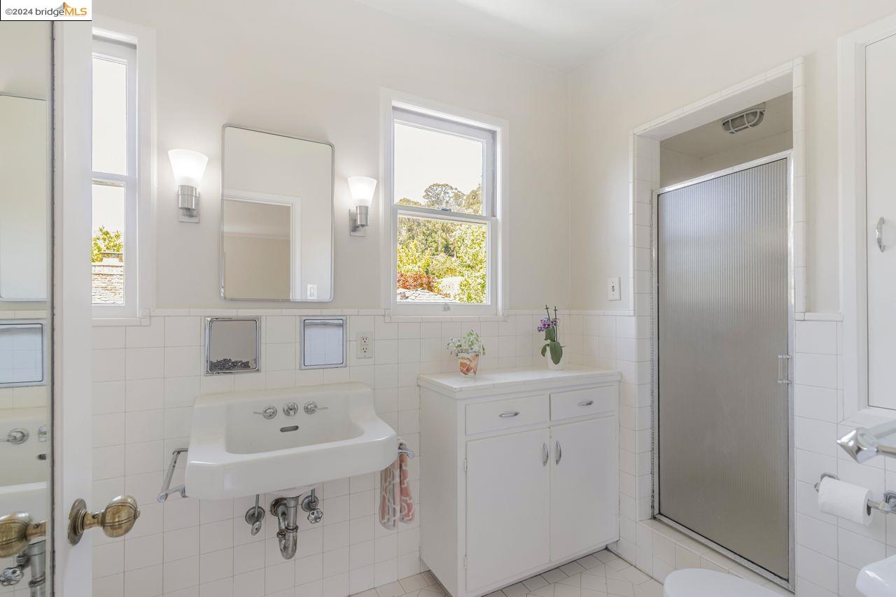 2744 Belrose