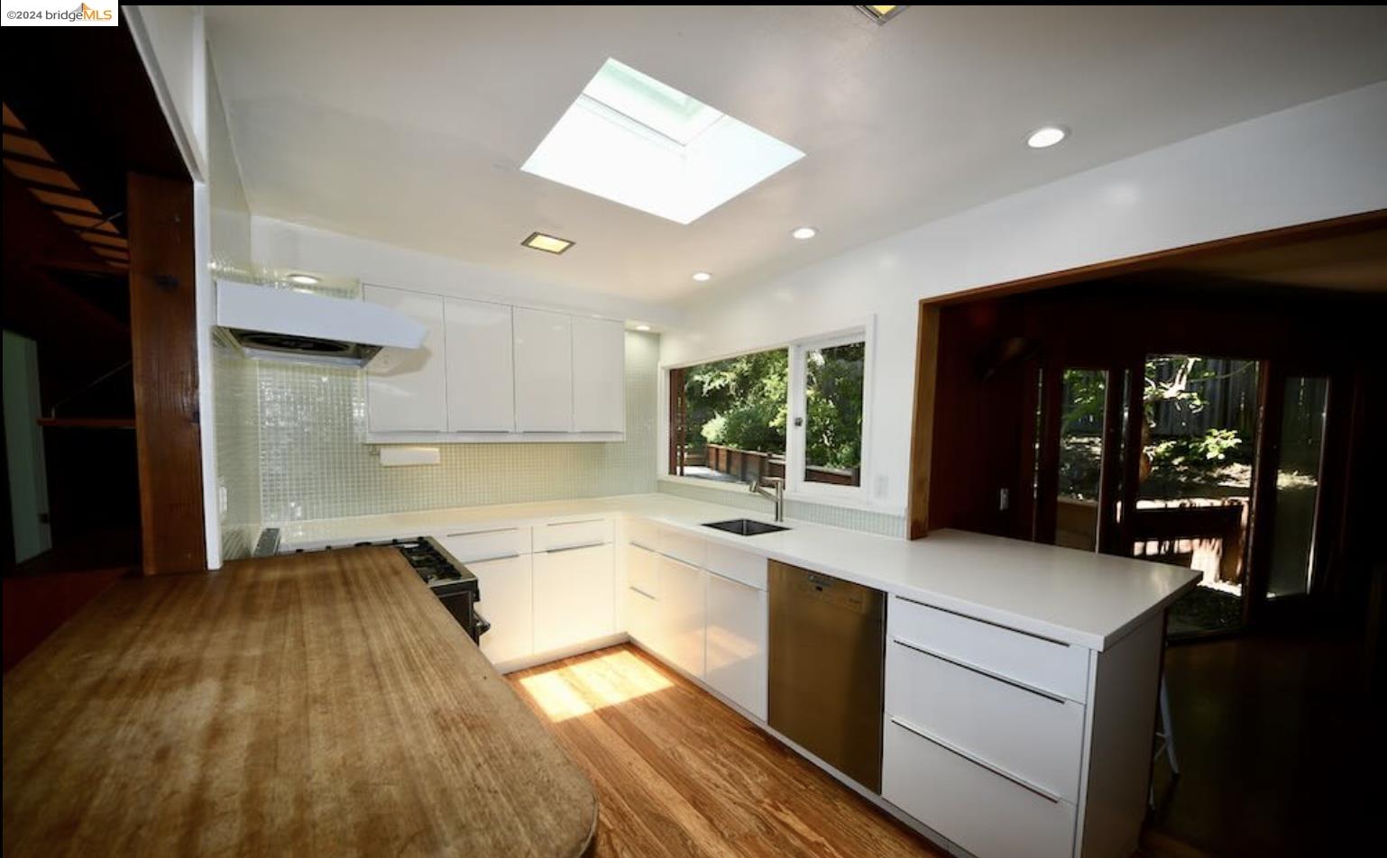 25 Sunset Dr.