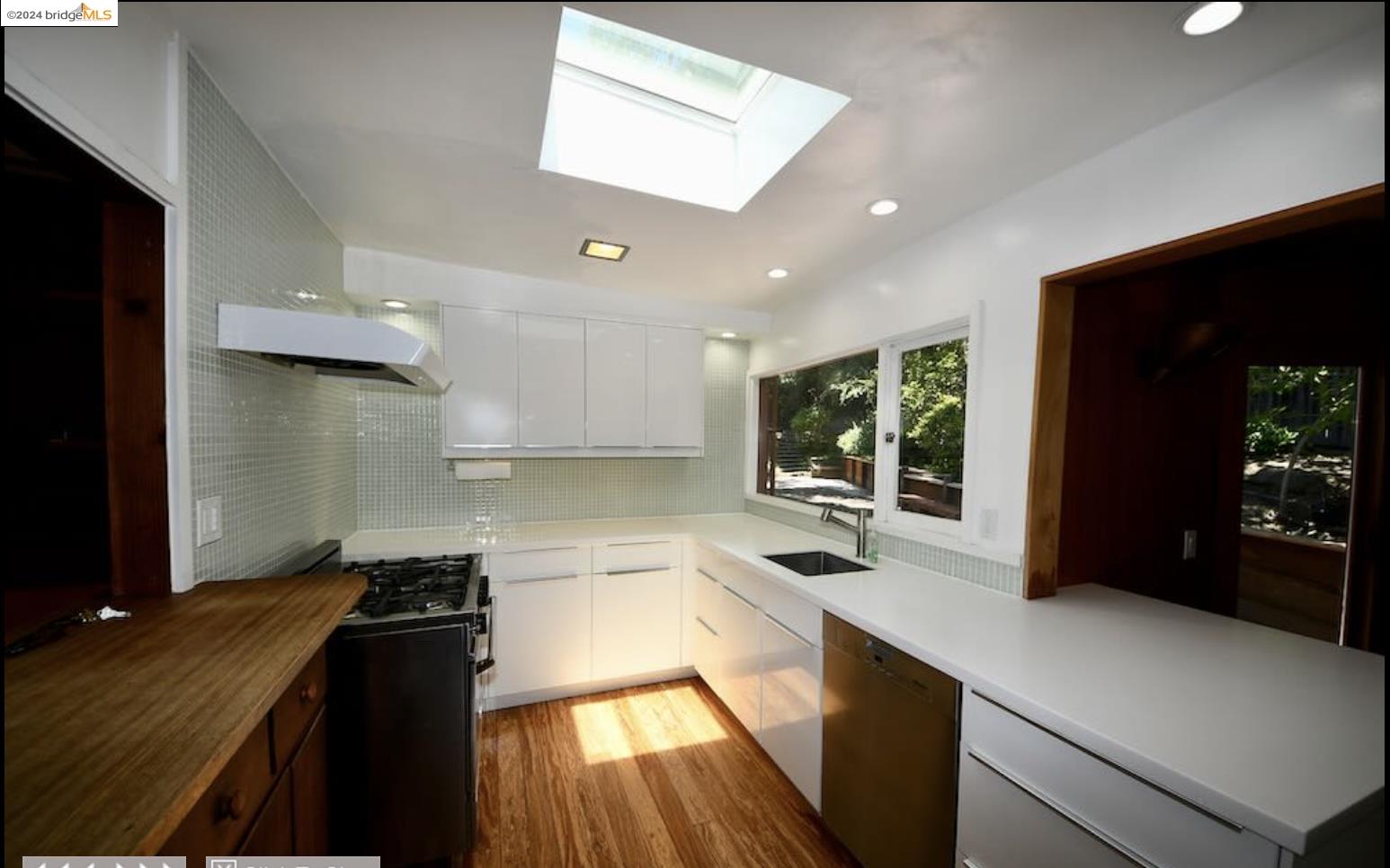 25 Sunset Dr.