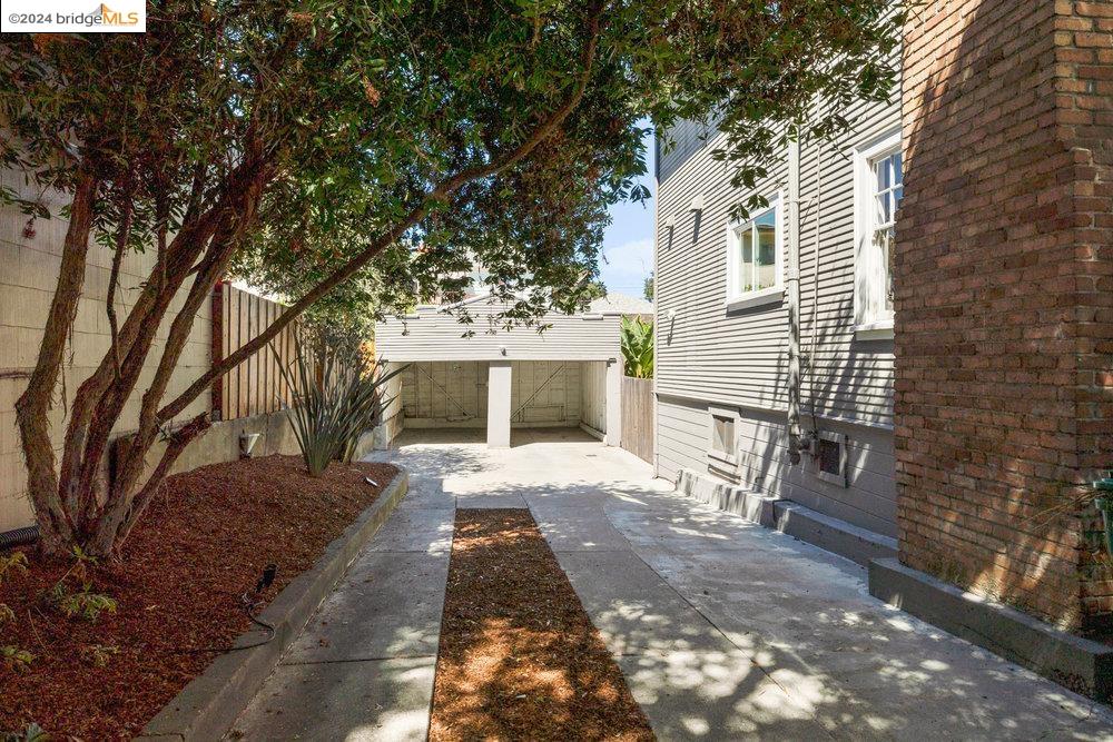 1454 & 1456 E 32Nd St