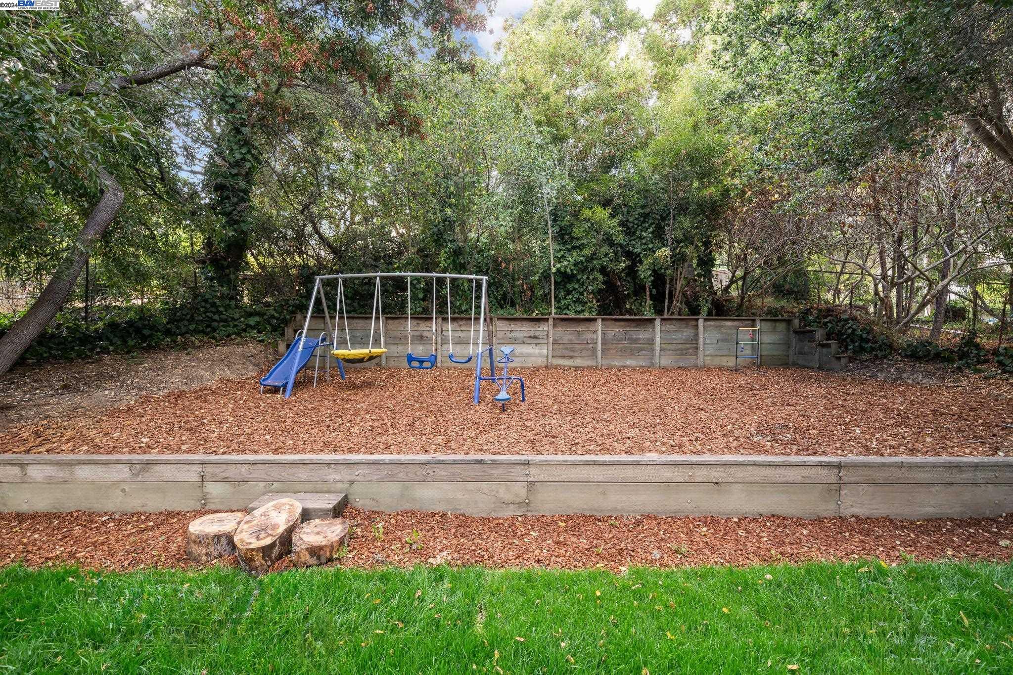 5710 Moraga Ave