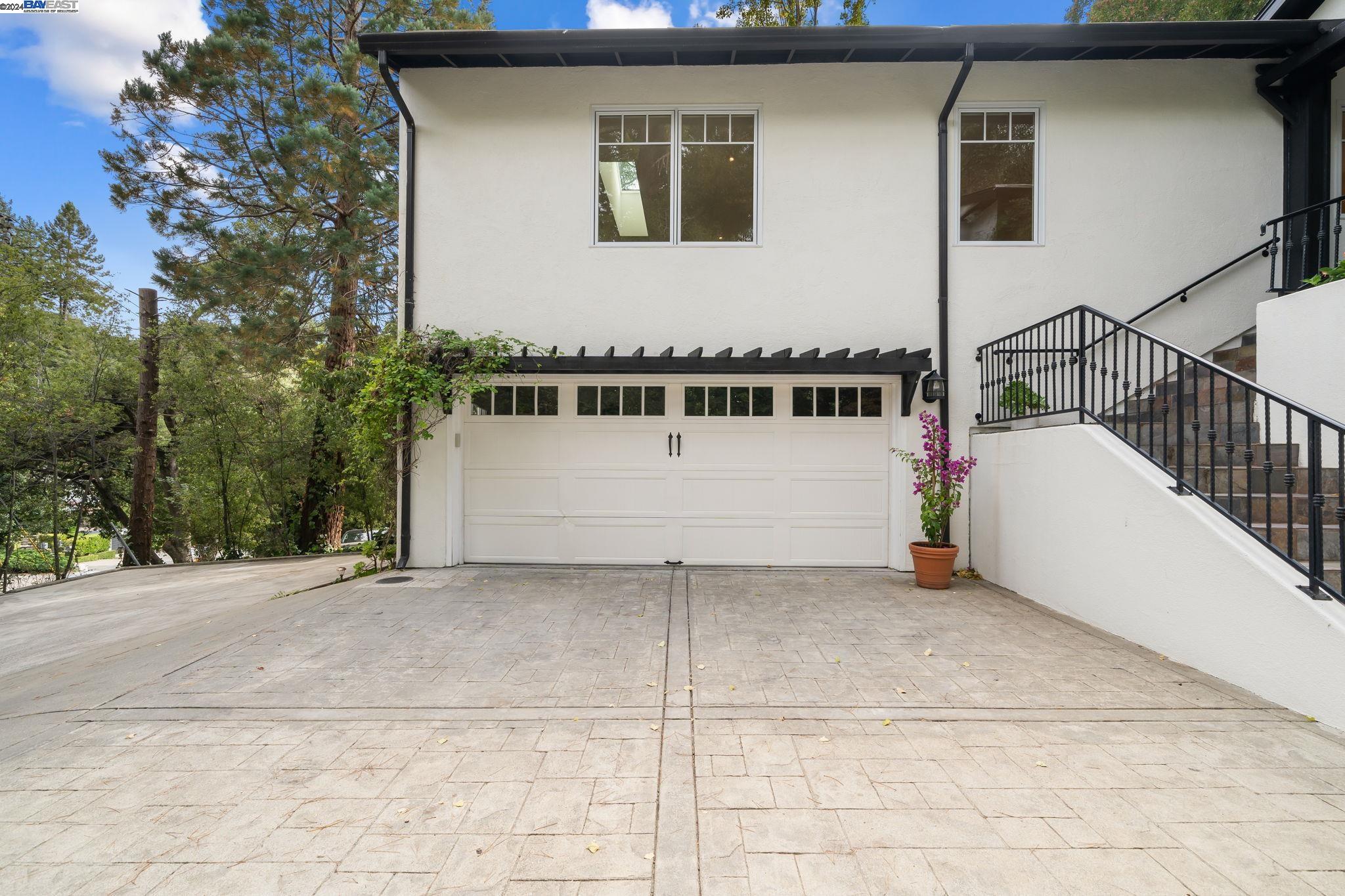 5710 Moraga Ave