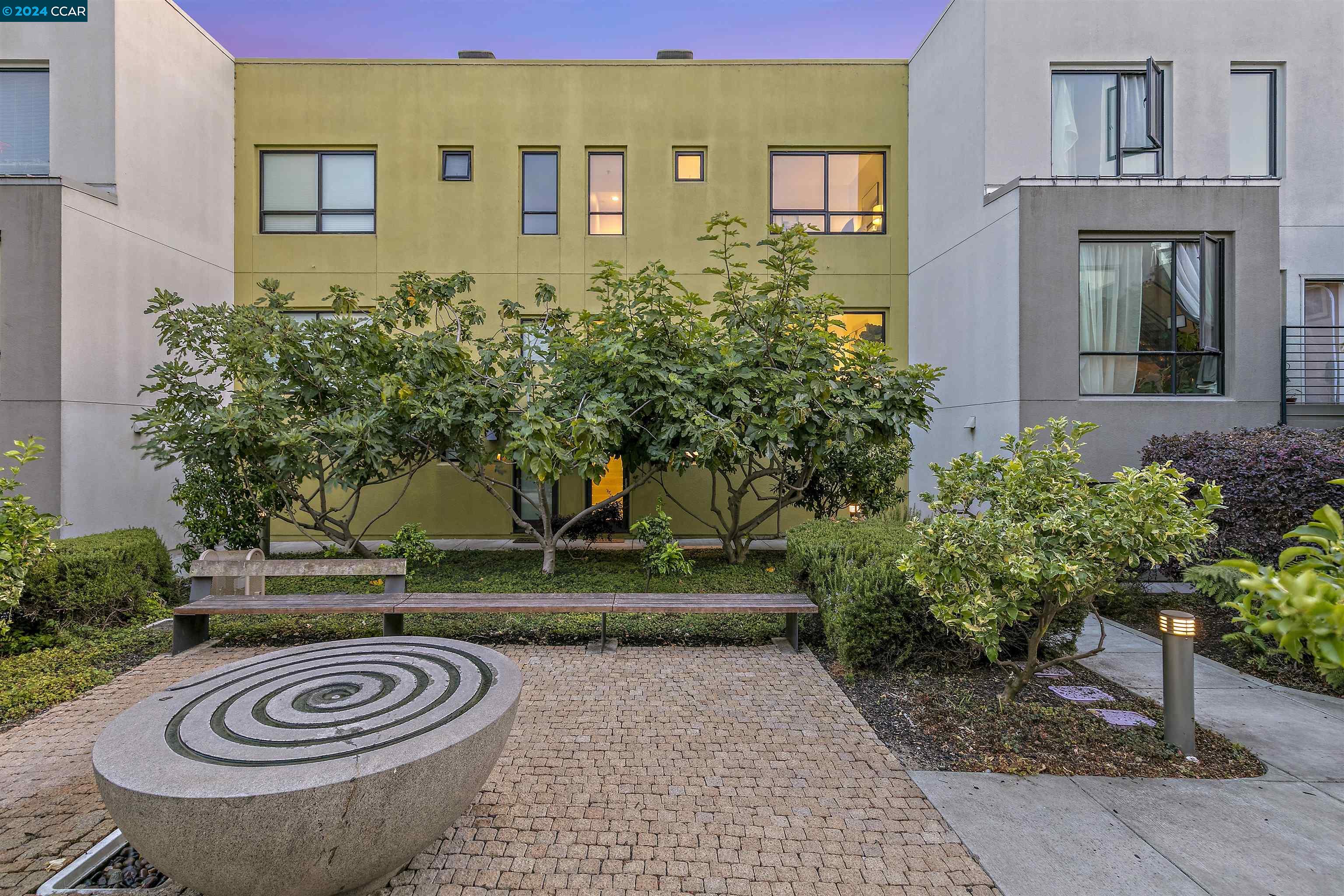 205 Palisade Dr
