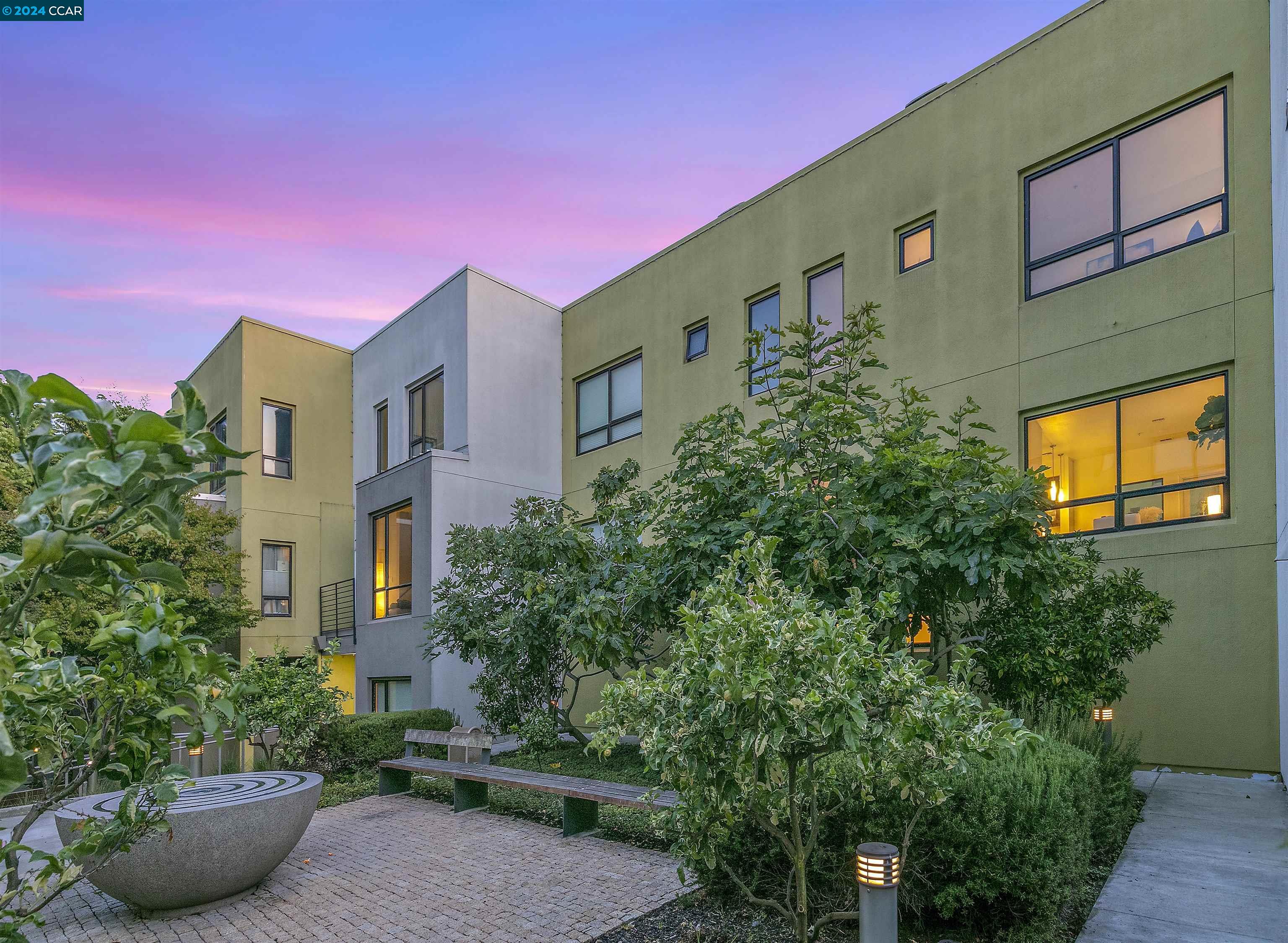 205 Palisade Dr