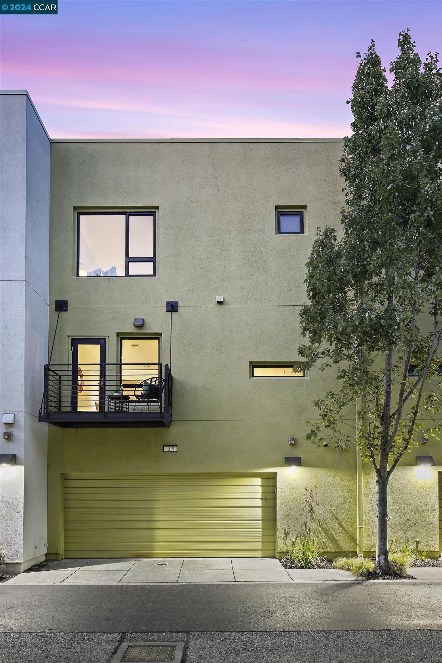 205 Palisade Dr