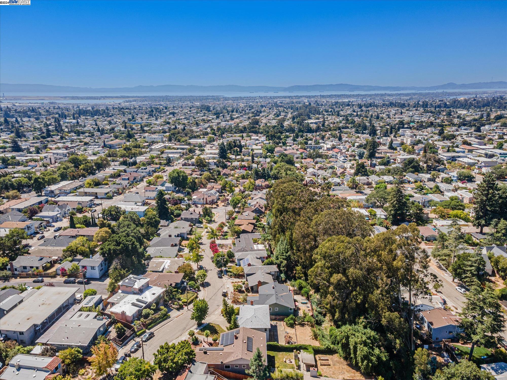 3949 Norton Ave
