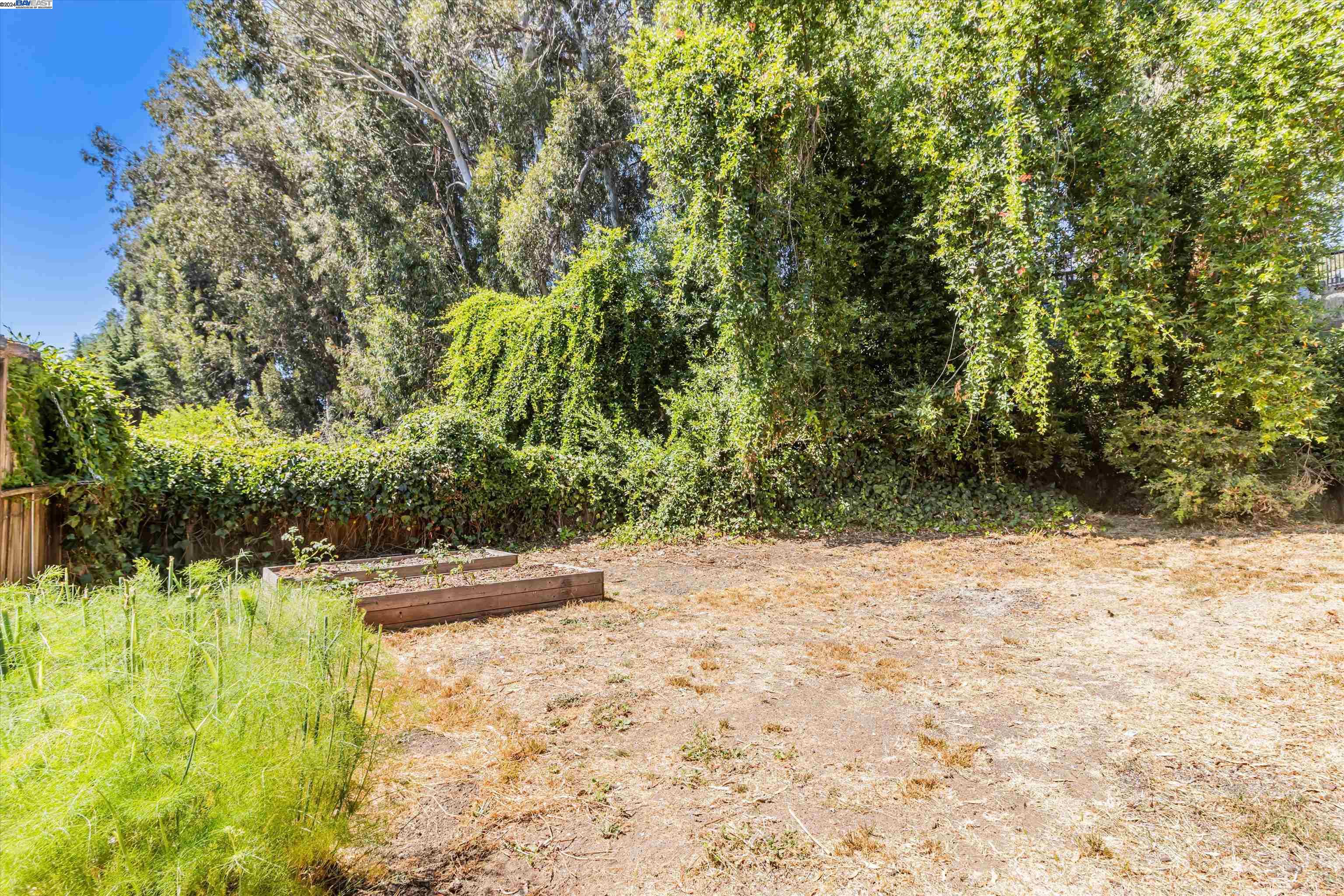 3949 Norton Ave