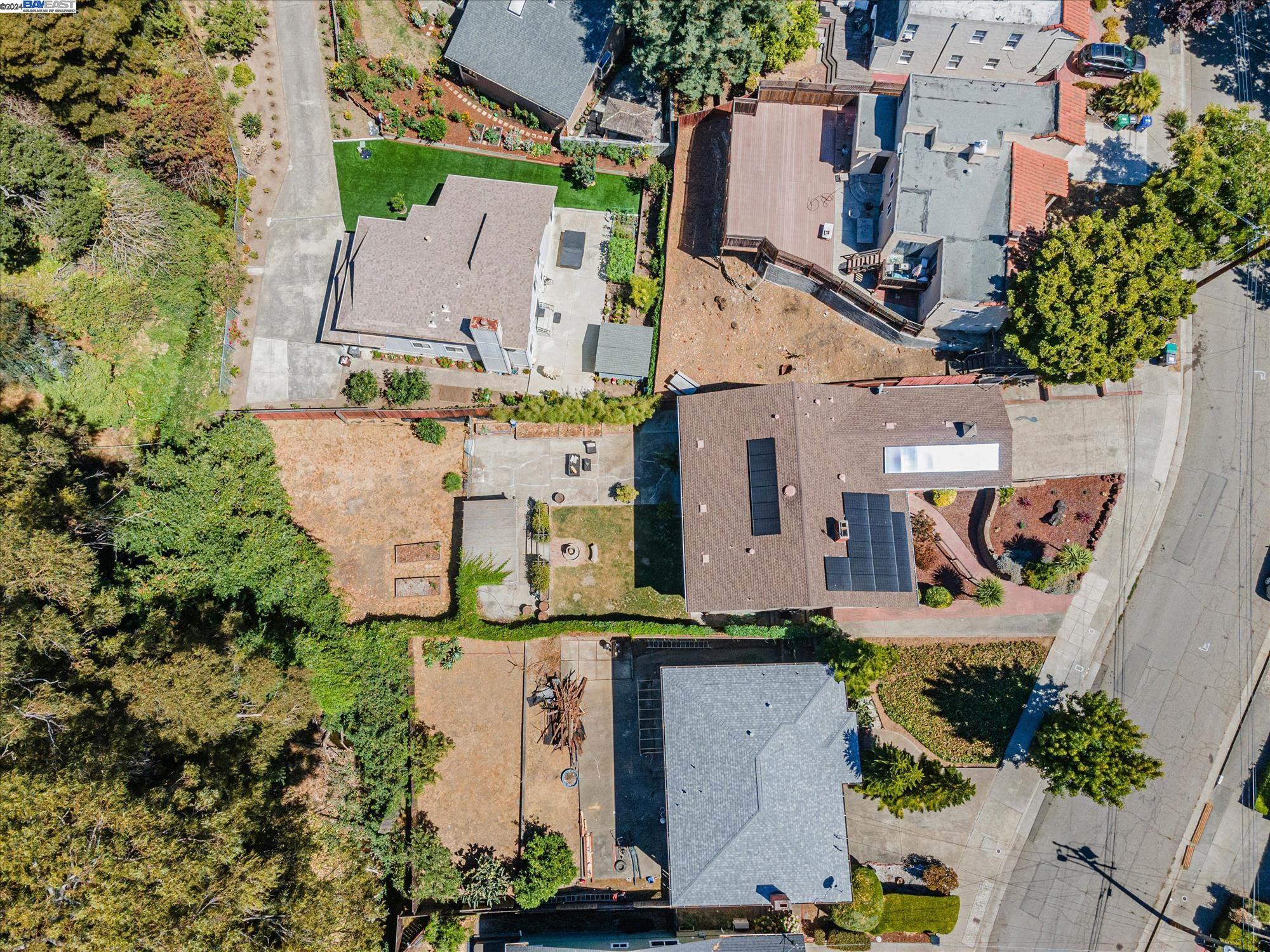 3949 Norton Ave