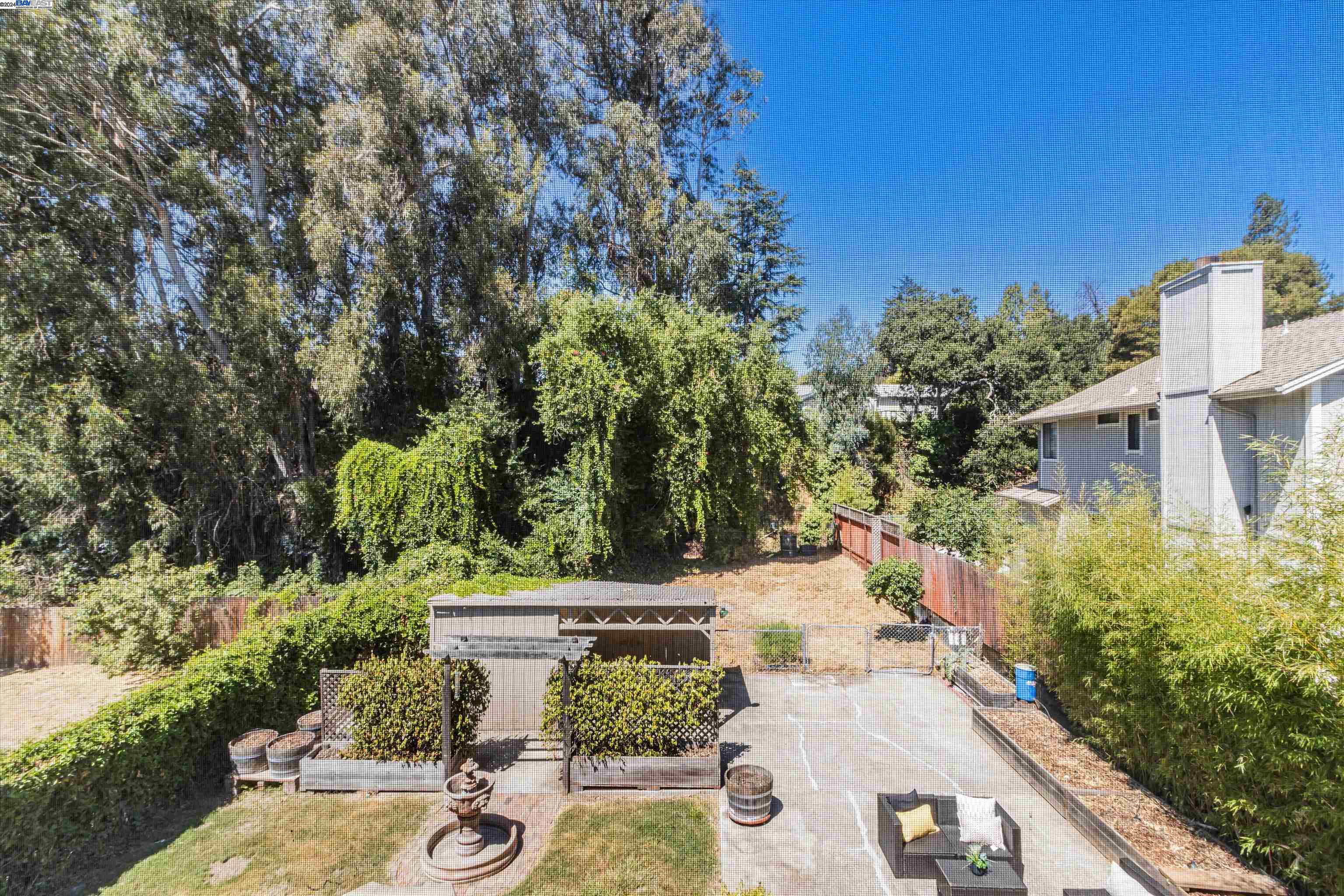 3949 Norton Ave