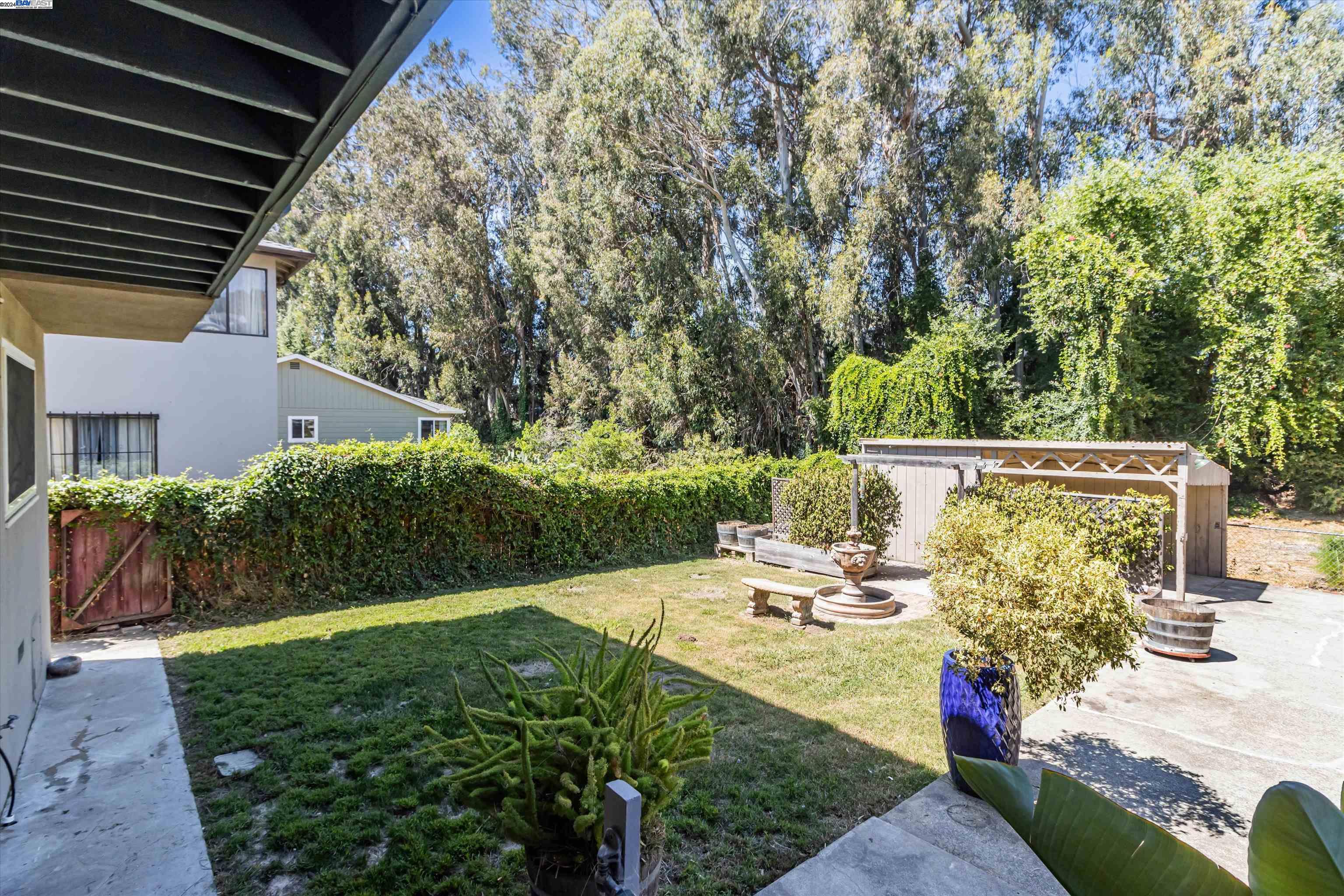 3949 Norton Ave