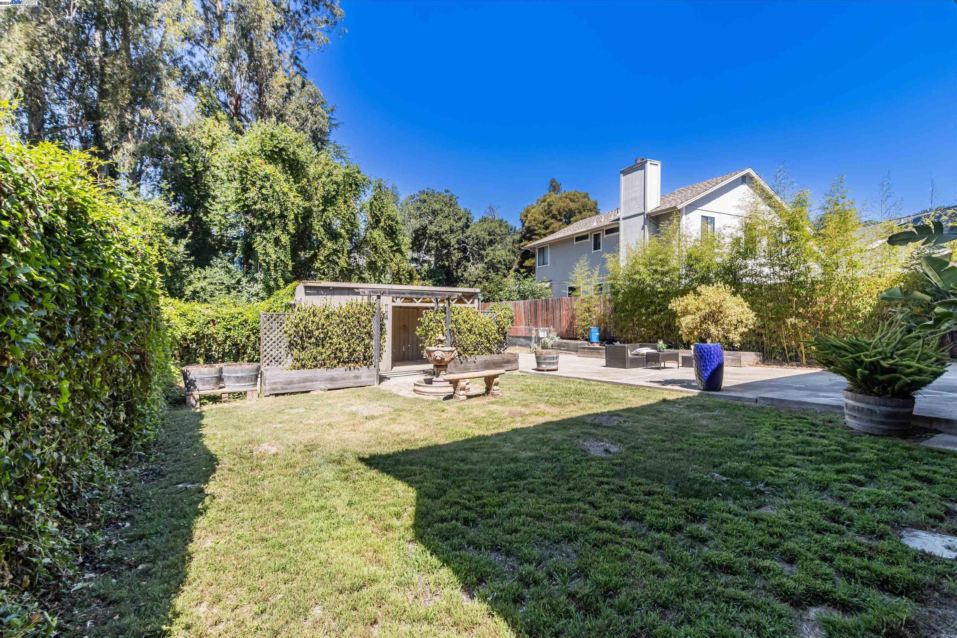 3949 Norton Ave
