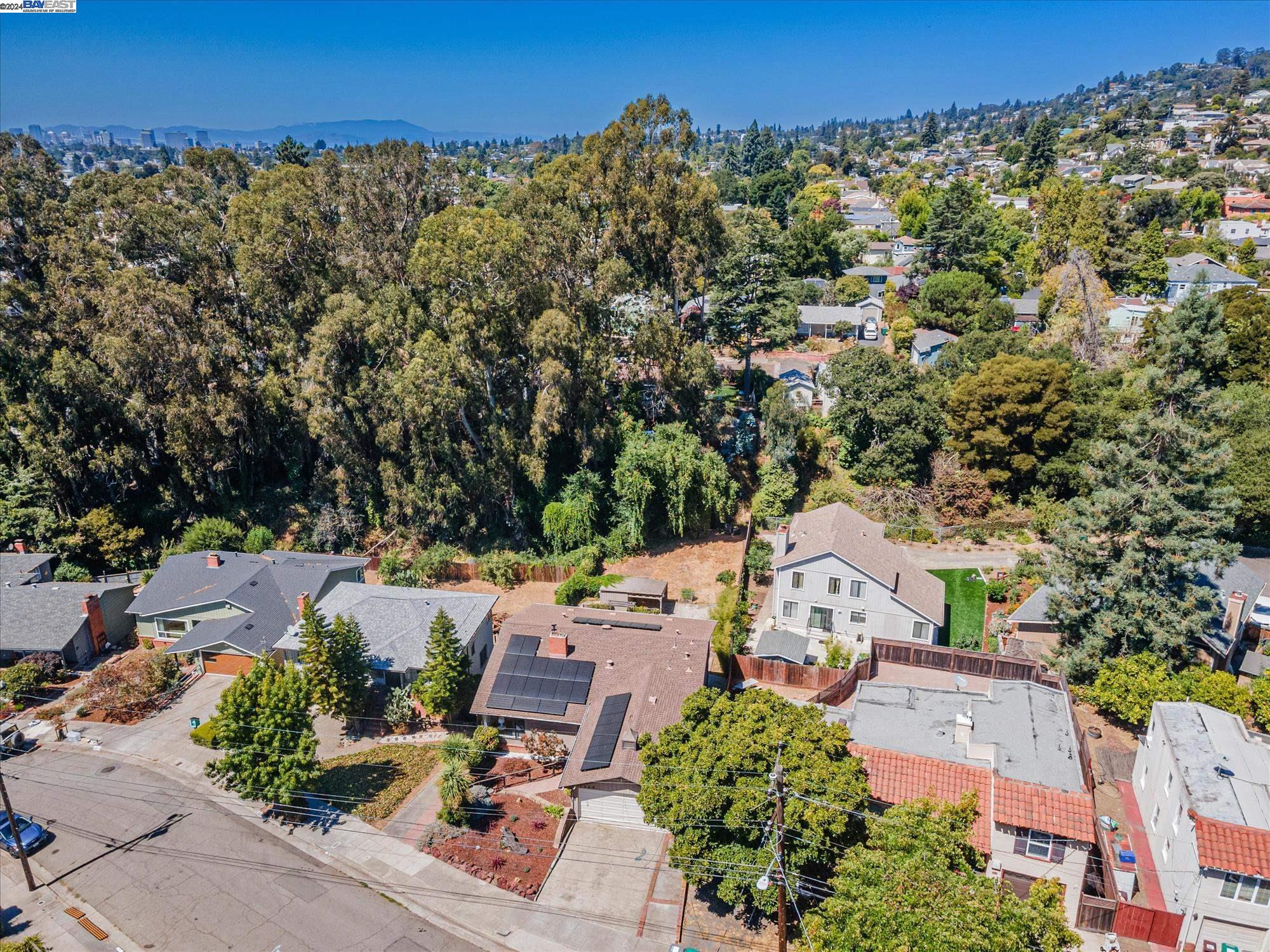 3949 Norton Ave