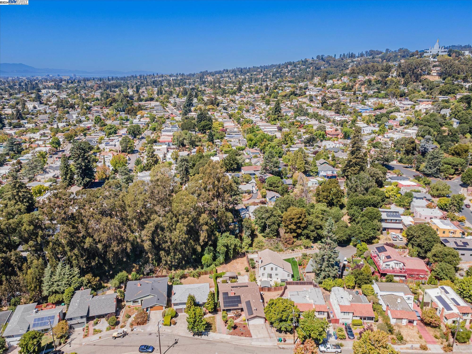 3949 Norton Ave
