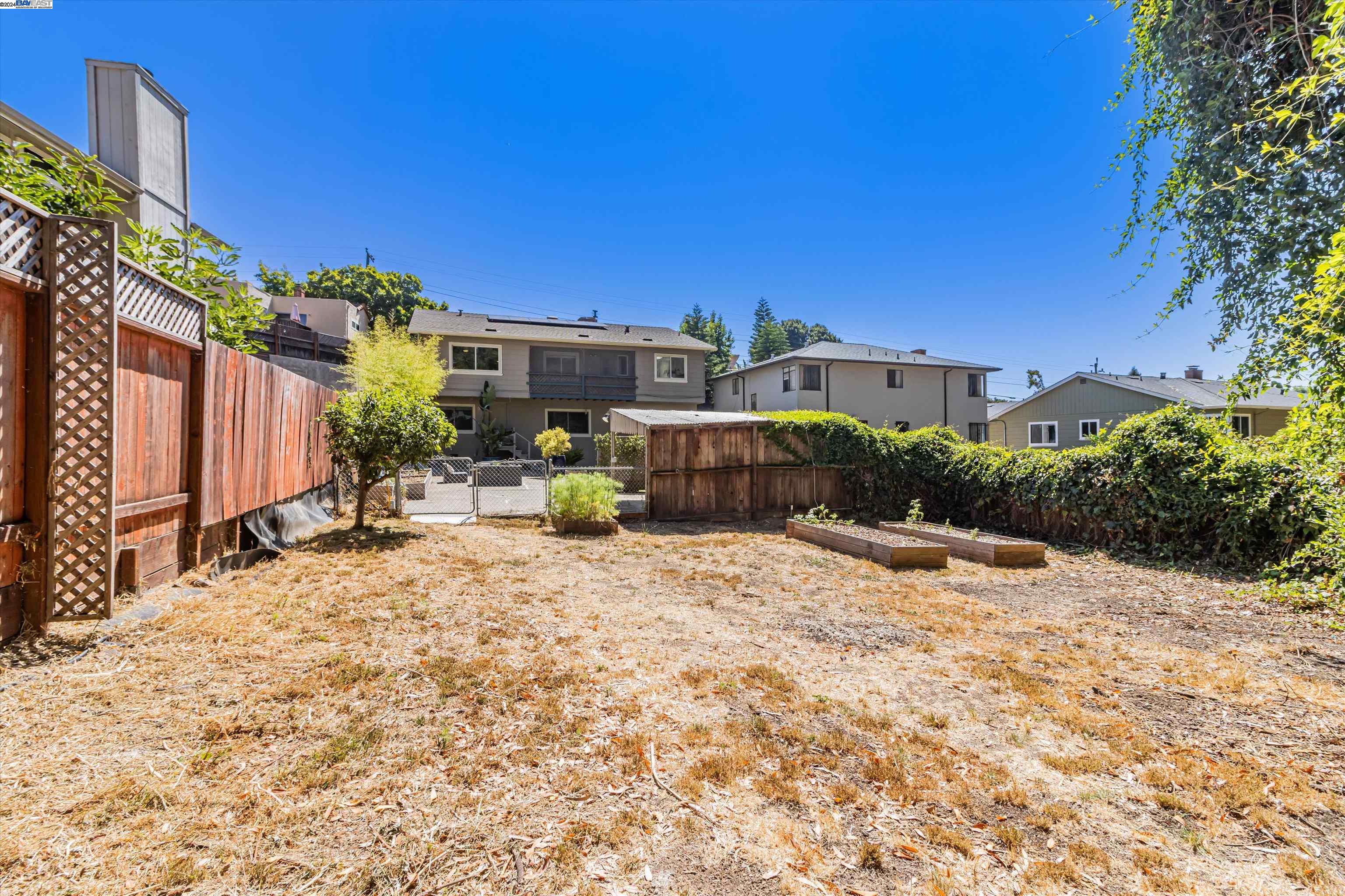3949 Norton Ave