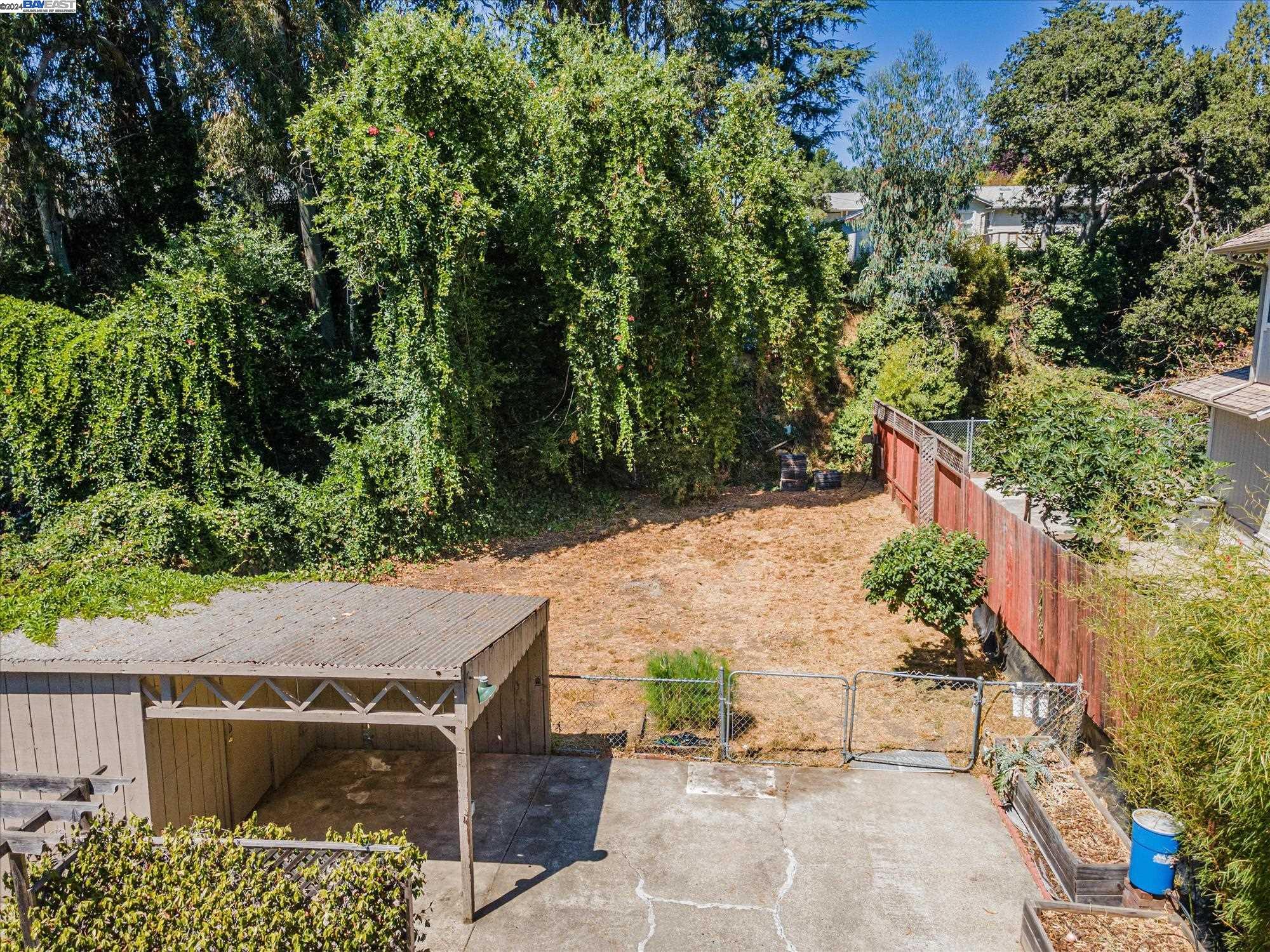 3949 Norton Ave