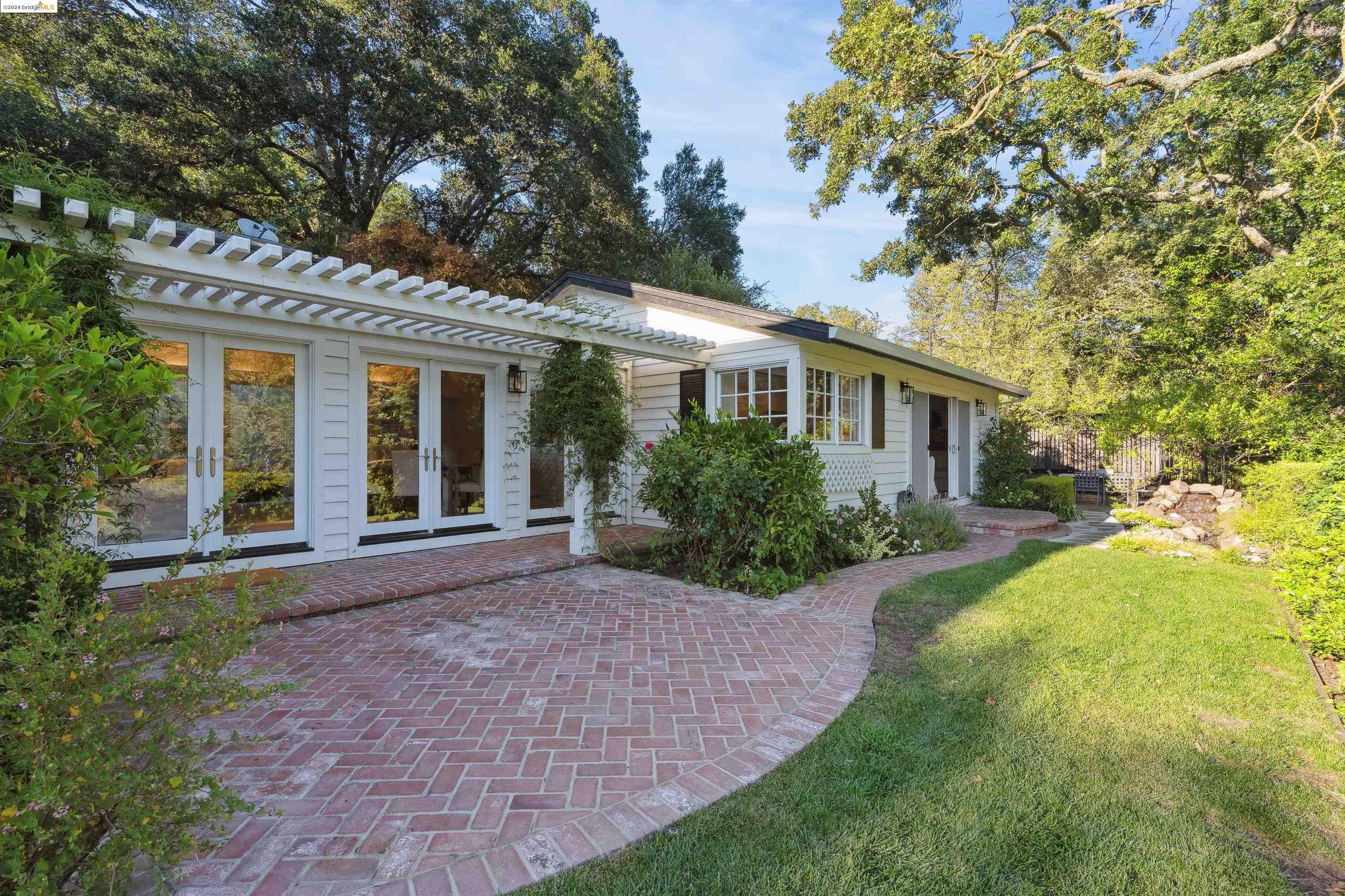232 Camino Sobrante