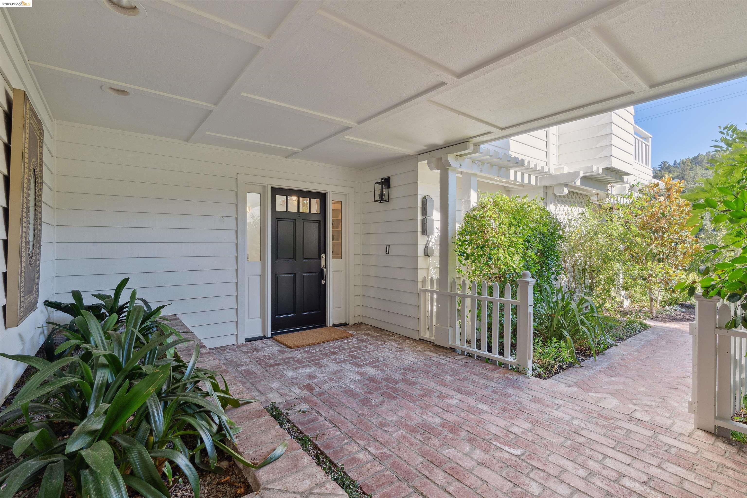 232 Camino Sobrante