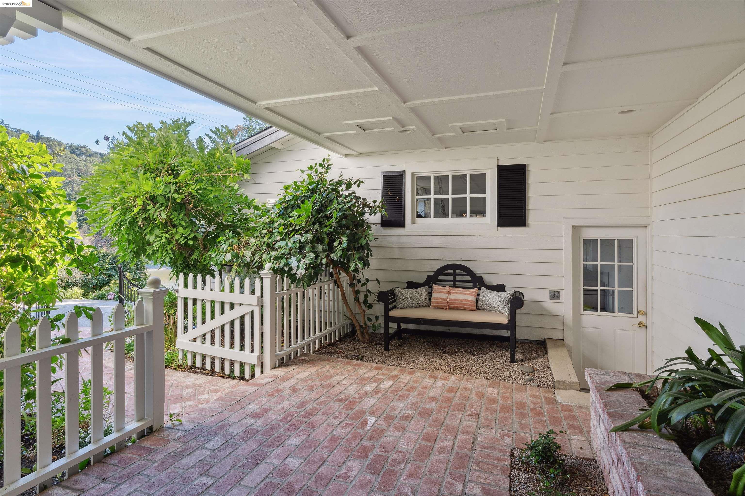 232 Camino Sobrante